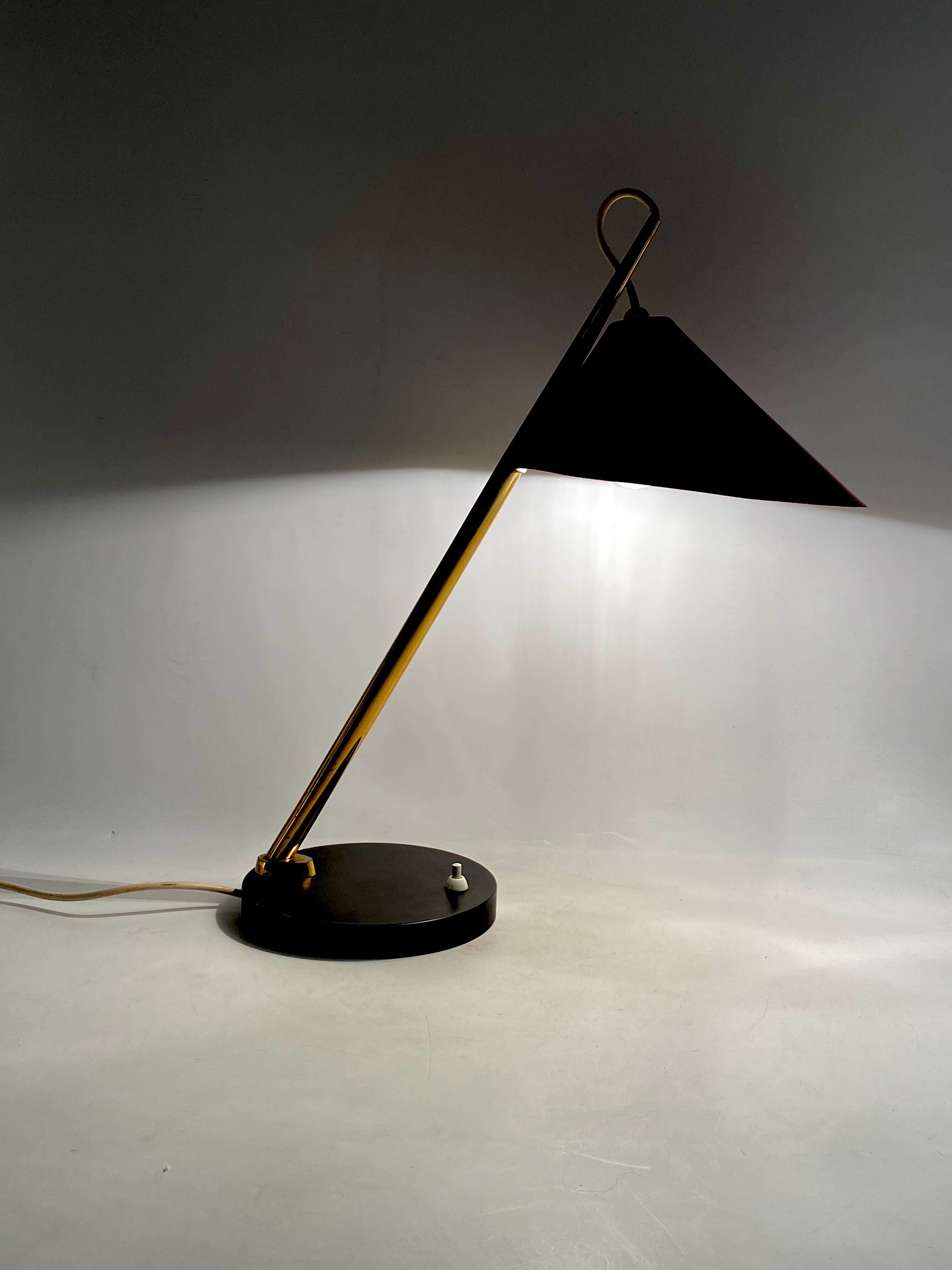 Mid-century red table lamp, Lumen Italy 1960s