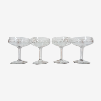 Lot de 4 verres en cristal taillé