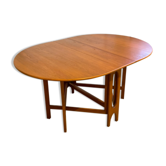 Round scandinavian table with flaps