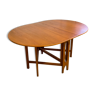 Round scandinavian table with flaps