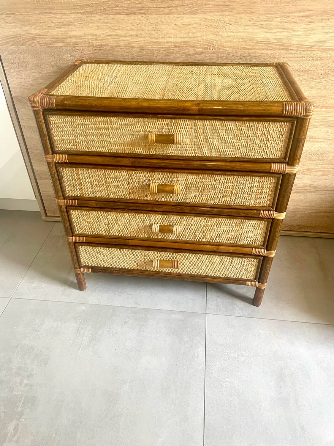Vintage 4-drawer chest of drawers from 1970, rattan and bamboo, excellent condition.