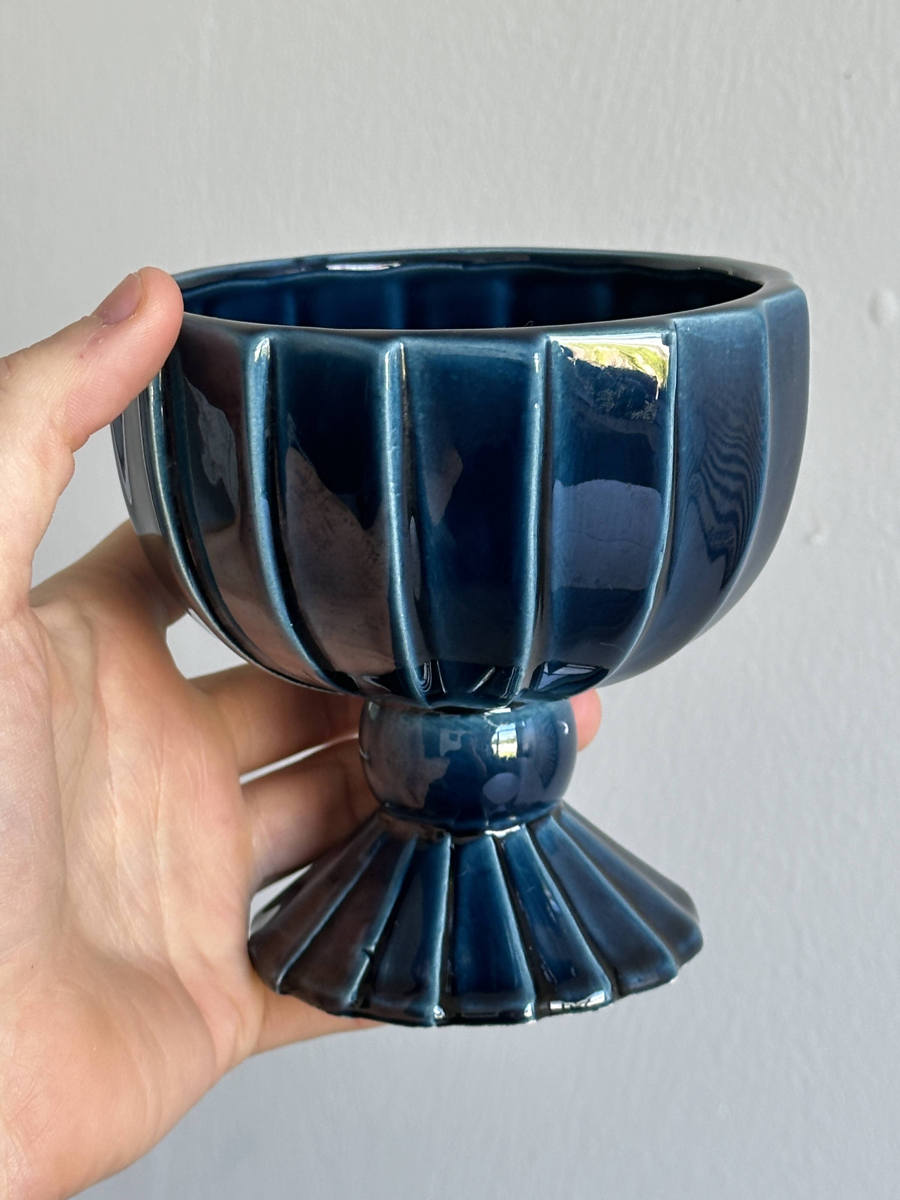 Petite coupe décorative bleue