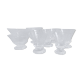 9 verres anciens gravés à décor de feuilles