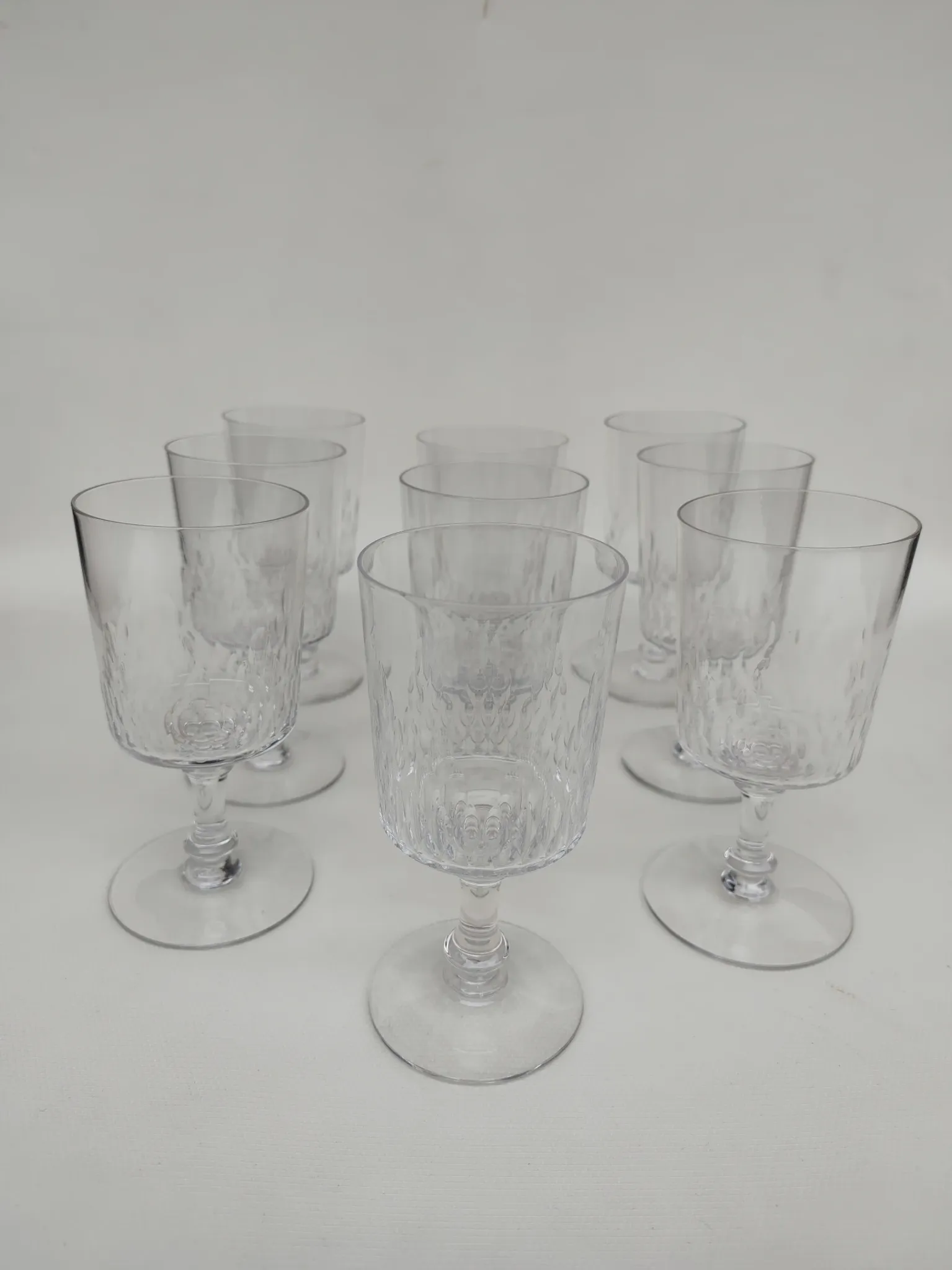 9 grands verres en cristal de Baccarat, modèle Champigny.