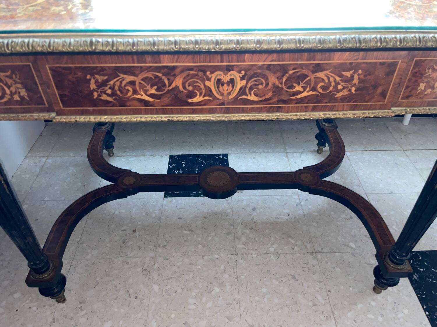 Beautiful period marquetry table (1900)