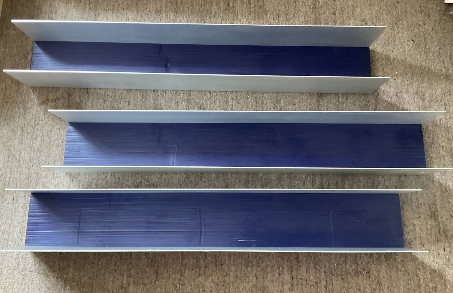 Series 3 contemporary wall-mounted bookcase shelves in aluminum and wood