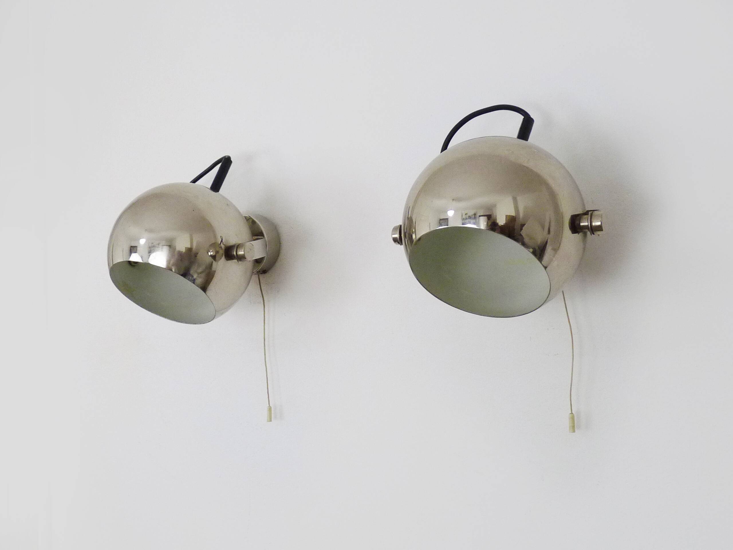 Pair of tilting eyeball chrome wall lights. Diameter 20cm - 7.87"