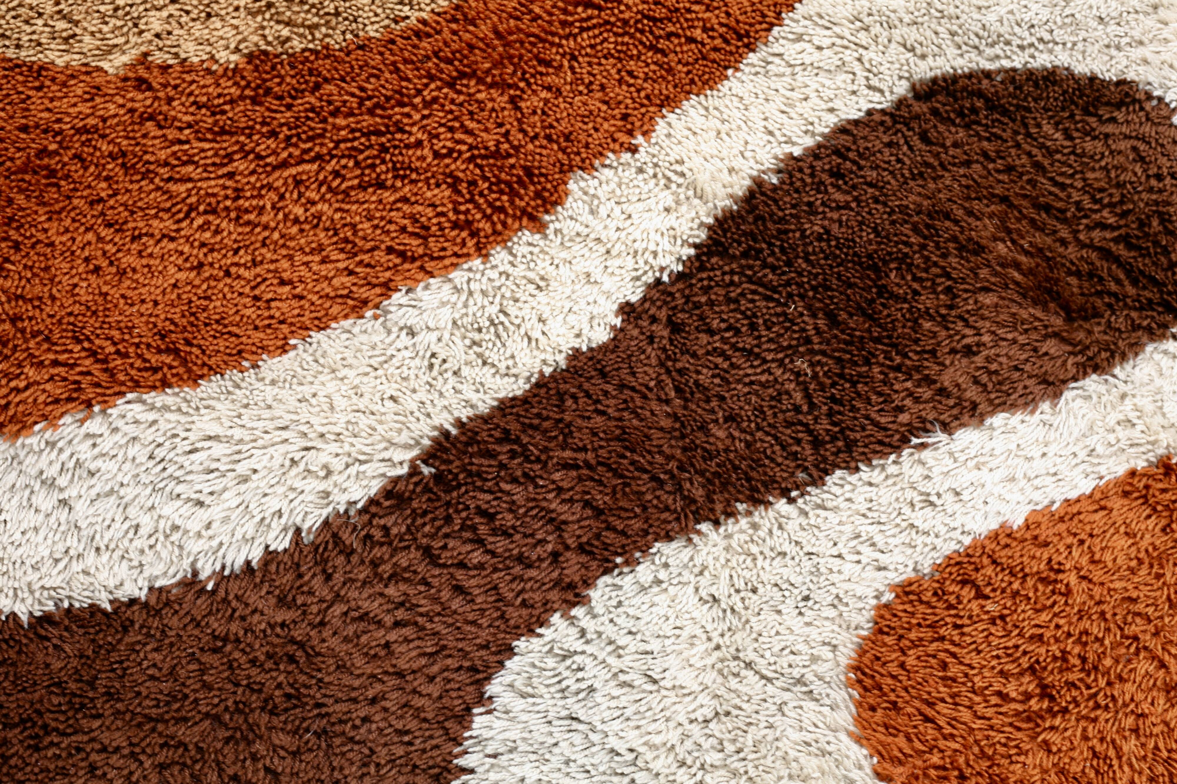 Round carpet Desso kinetic, wool, Netherlands, circa 1970