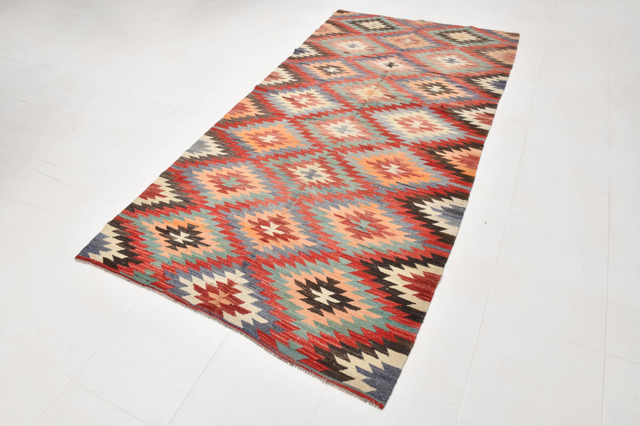 5x9 Faded Color Turkish Vintage Kilim Rug, 141x275Cm Geometric Style Kilim