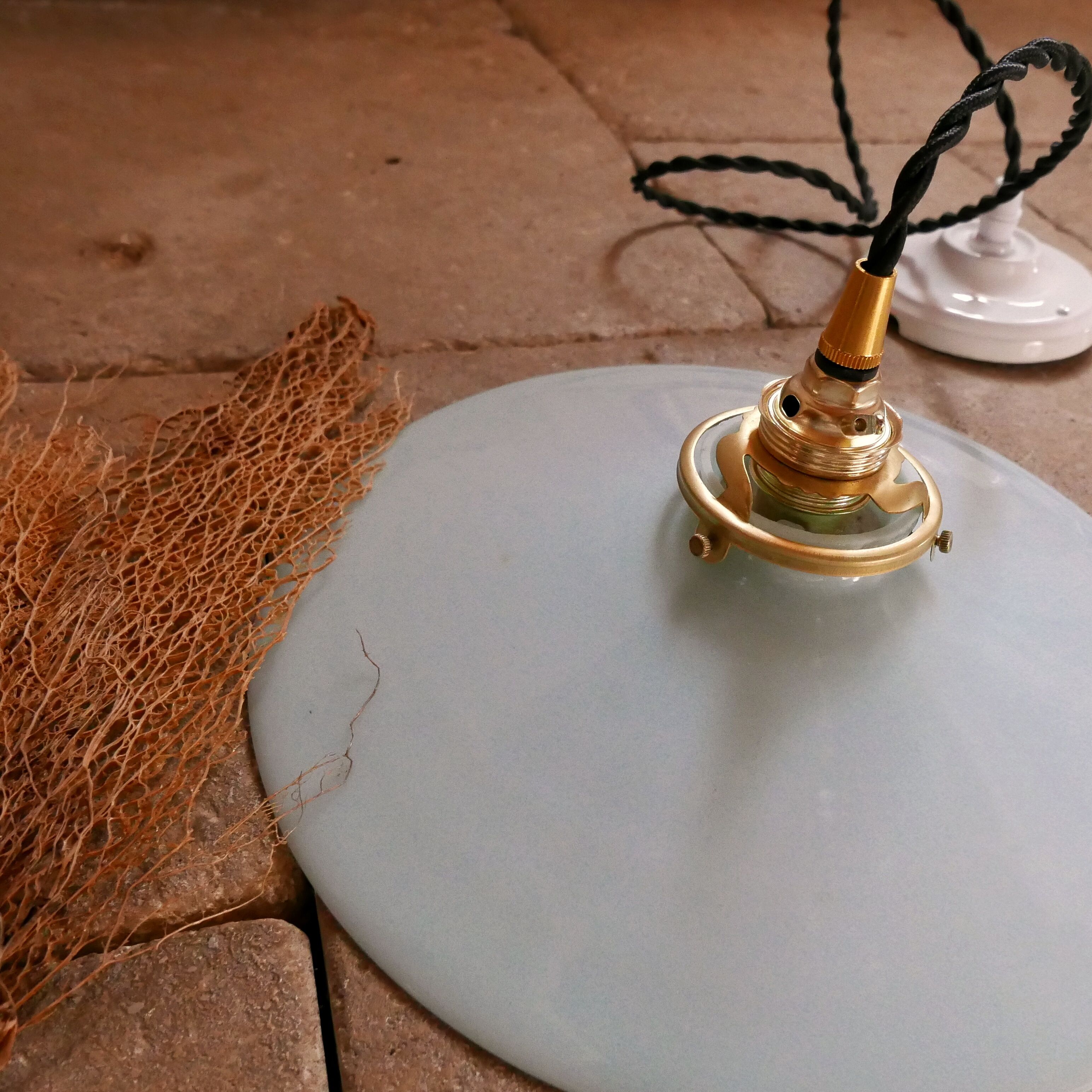 Suspension en opaline - mint - minimaliste