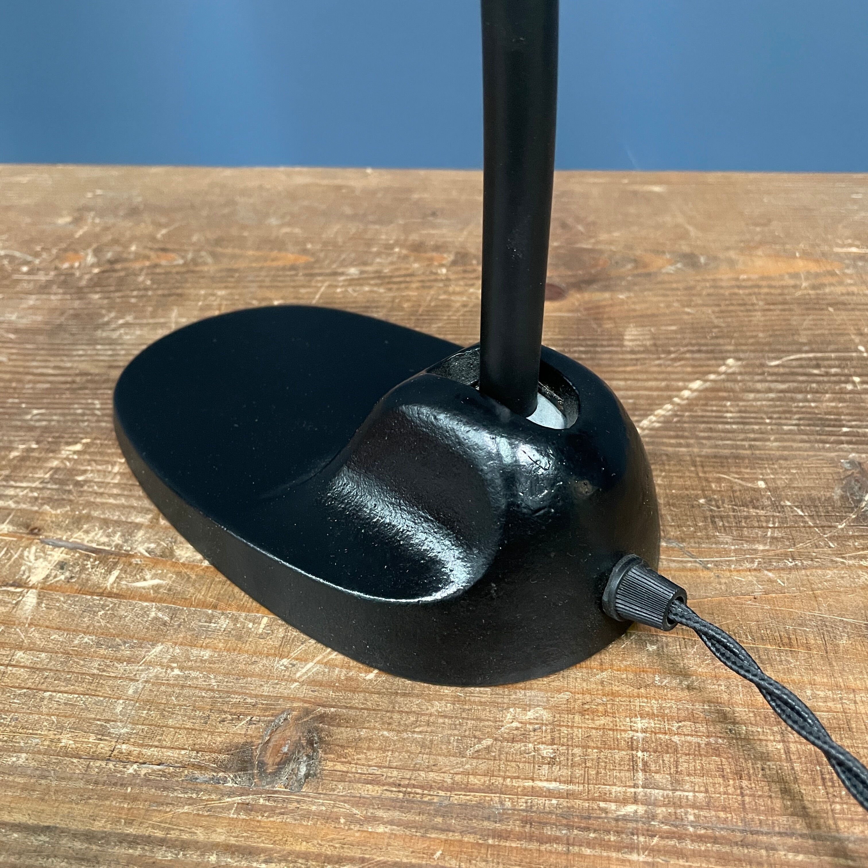 Black Bauhaus Siemens desk lamp model L299 from the 1930s