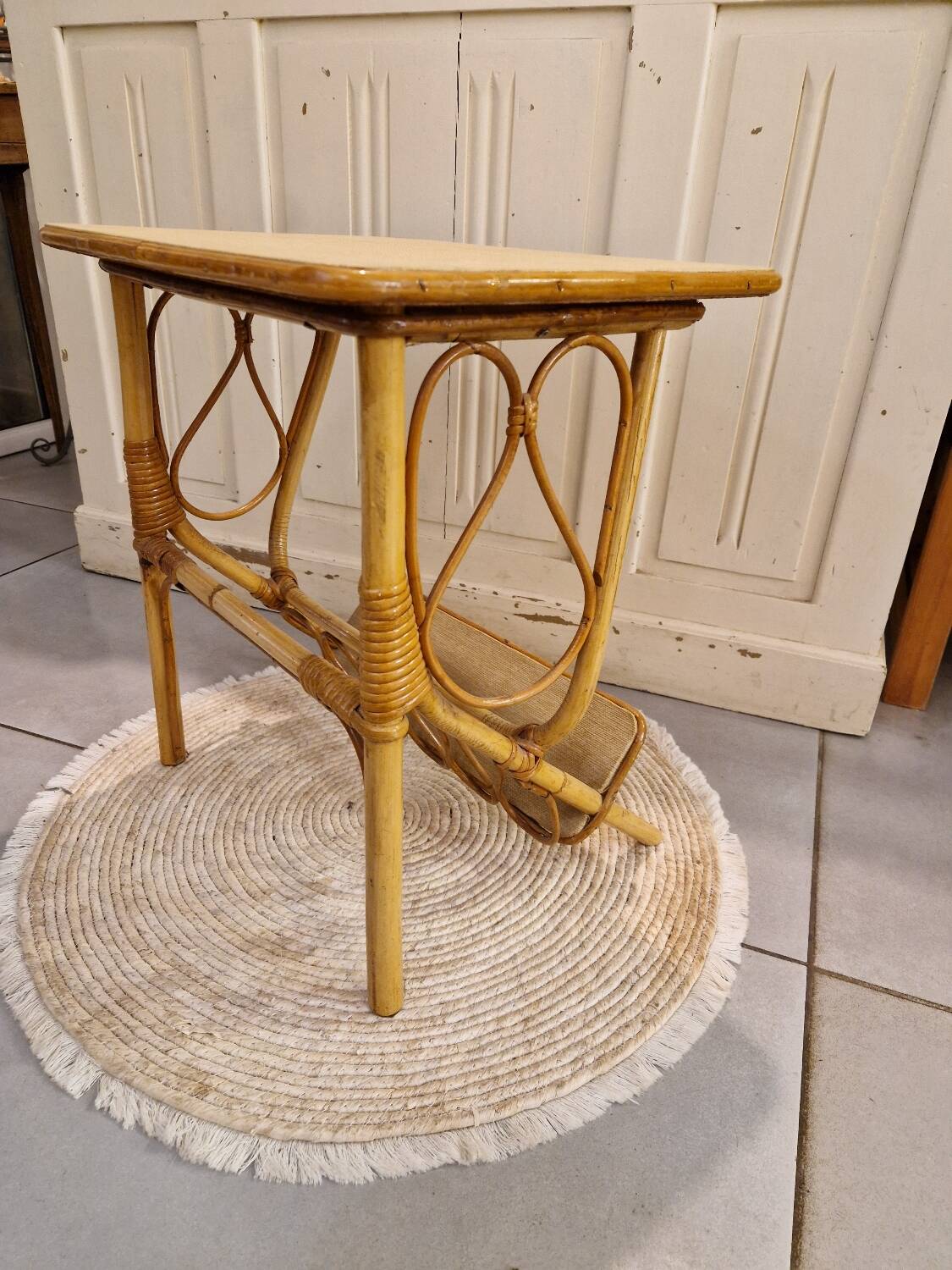 Rattan side table * Magazine rack