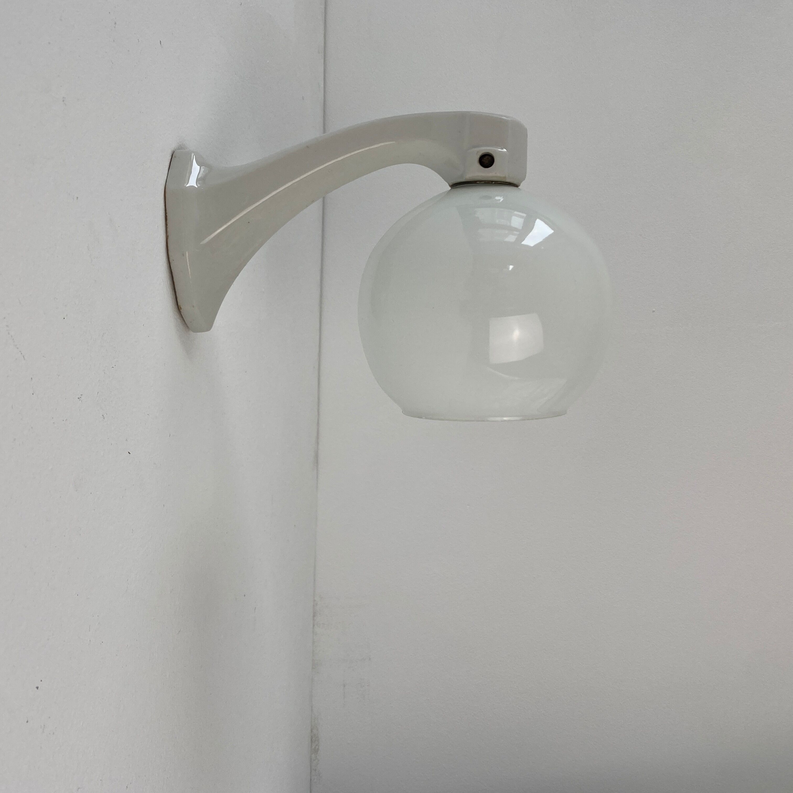 Ceramic and opaline sconce