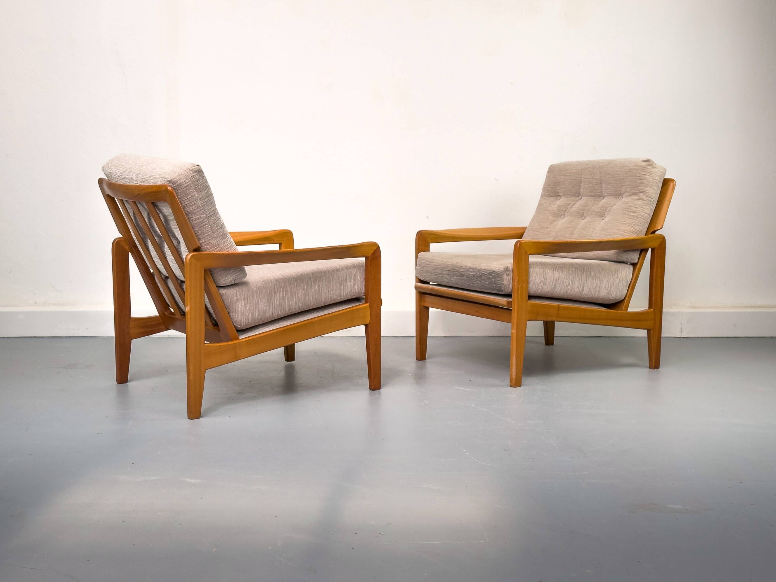 Paire de fauteuils, 1960s