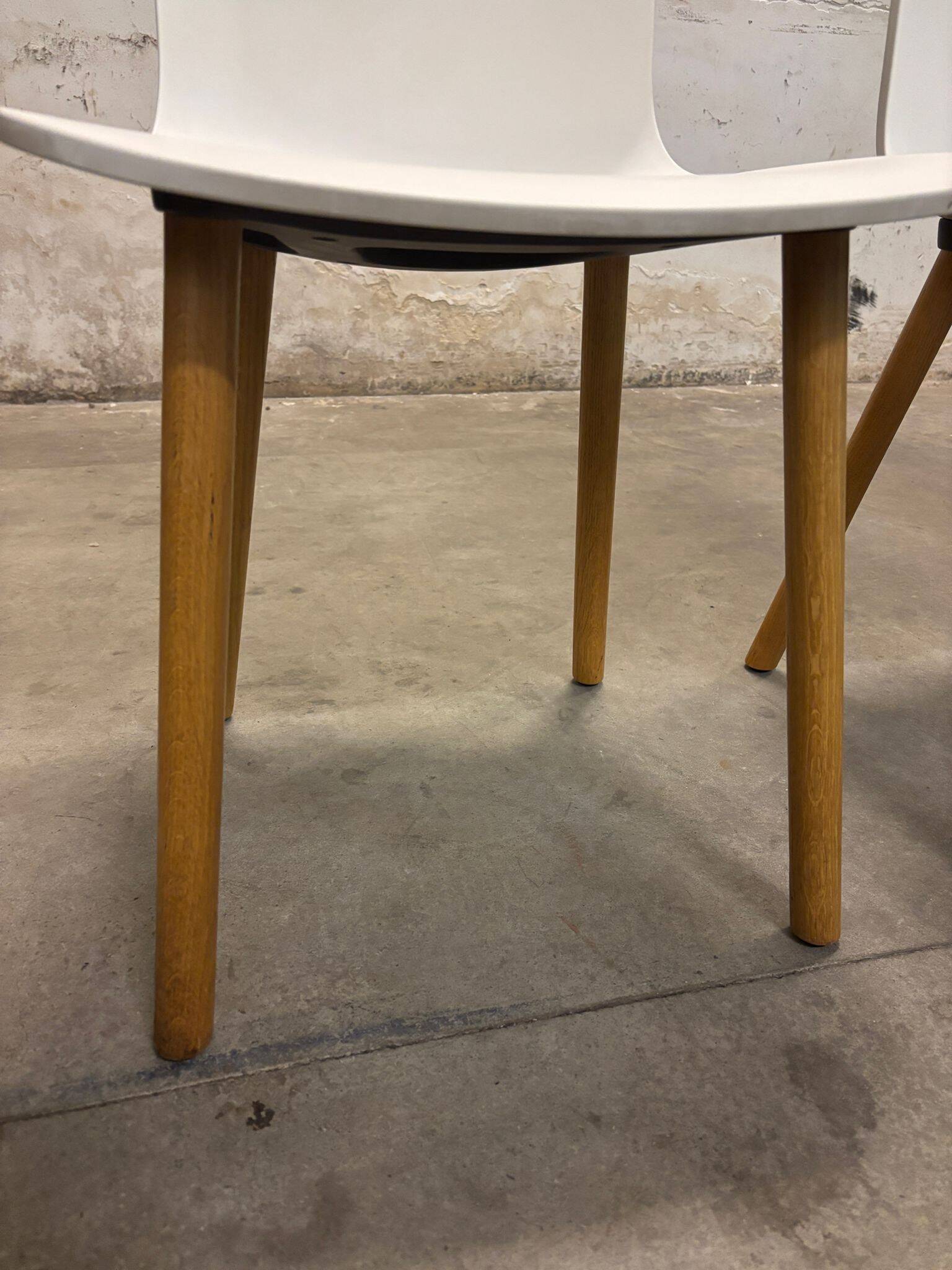 Vitra Hal Jasper Morrison, plastic and wood – white – work chair