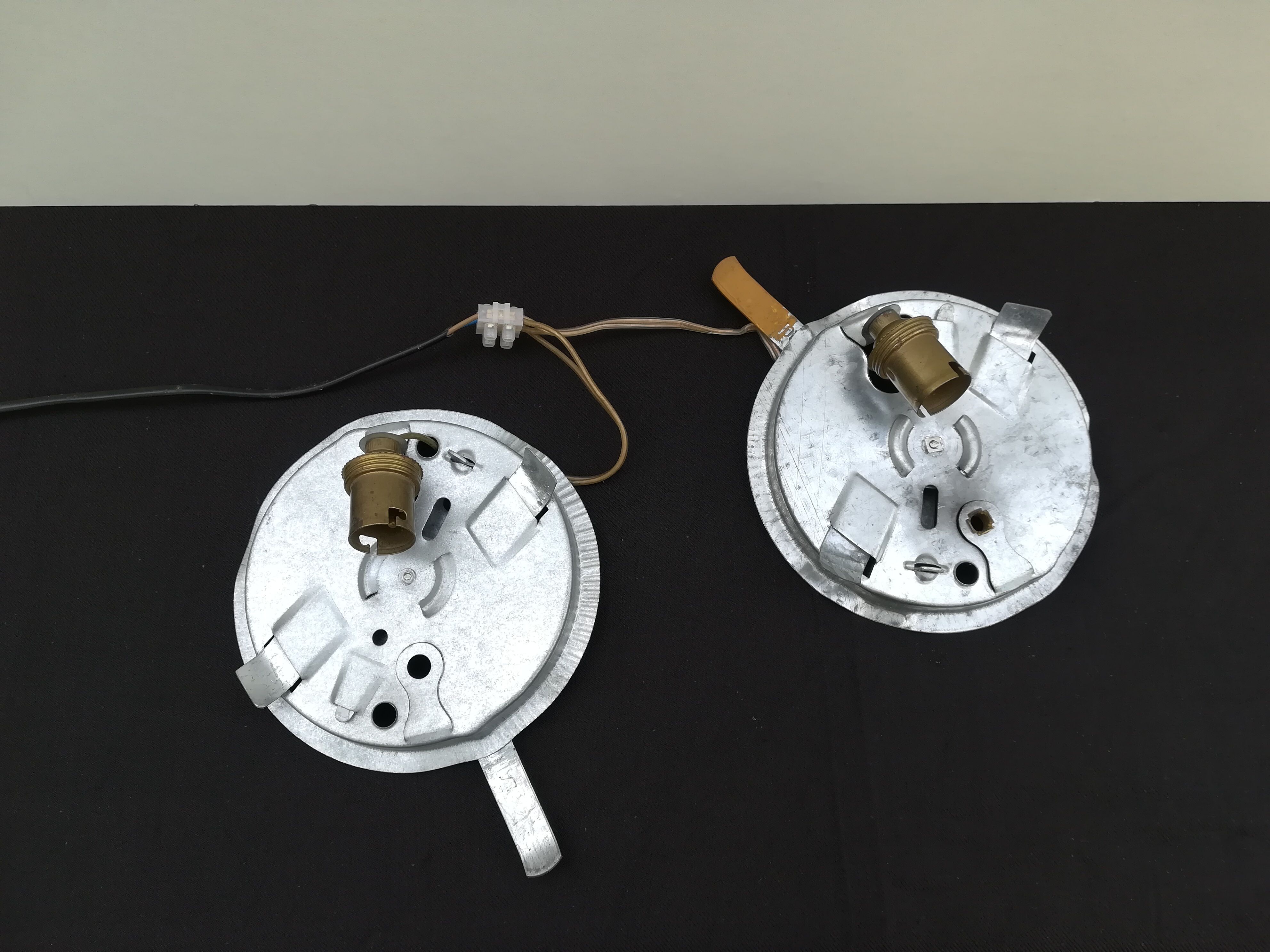 Two plafonniers in opaline of annees 60/70