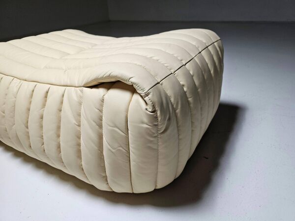 Sandra ottoman/pouf en cuir crème par Annie Hieronimus pour Cinna, 1970