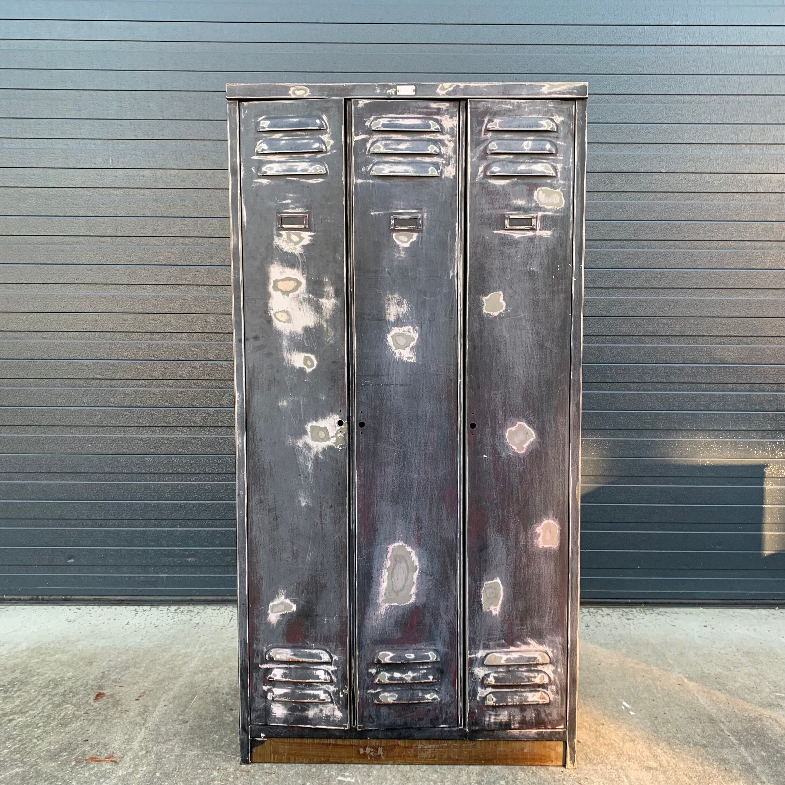 Industrial locker cabinet
