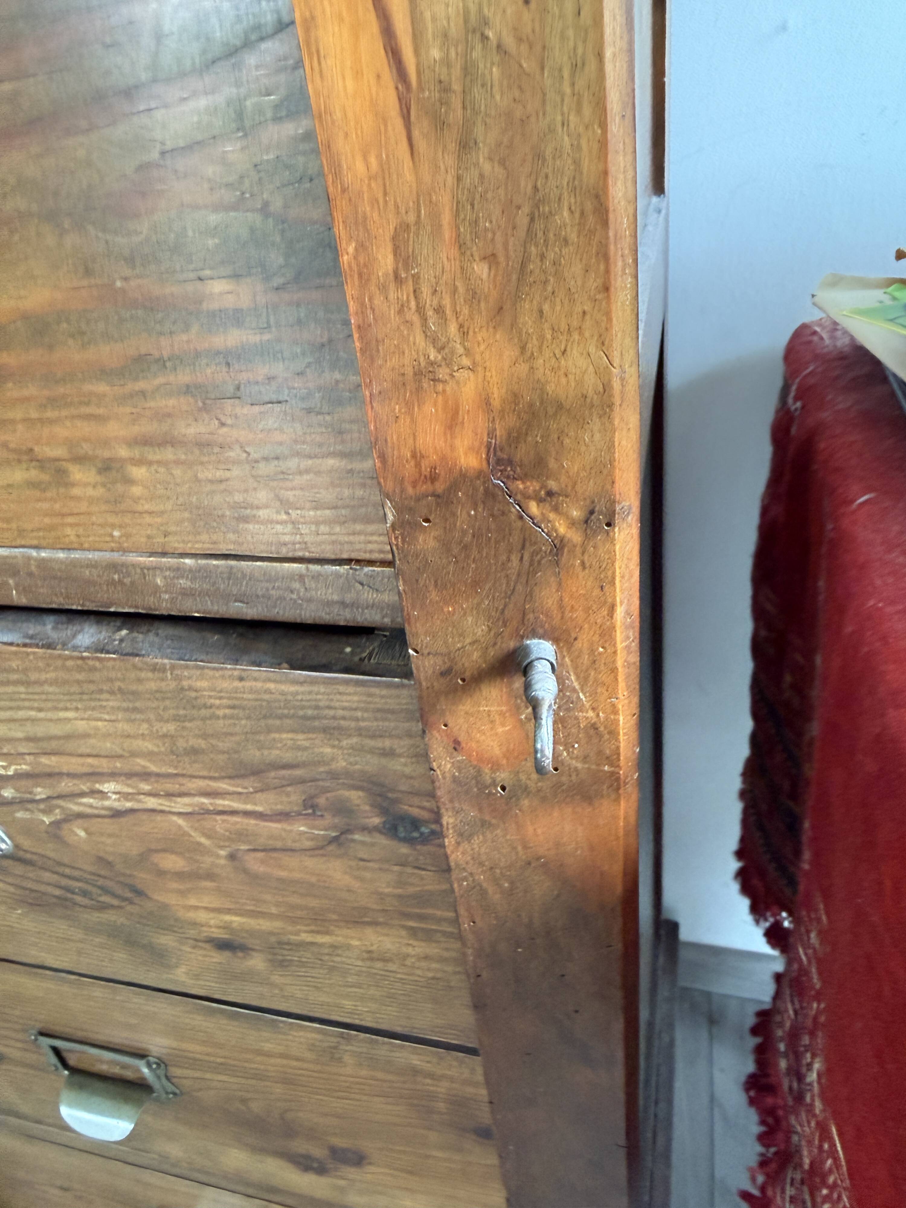 Wooden chest of drawers