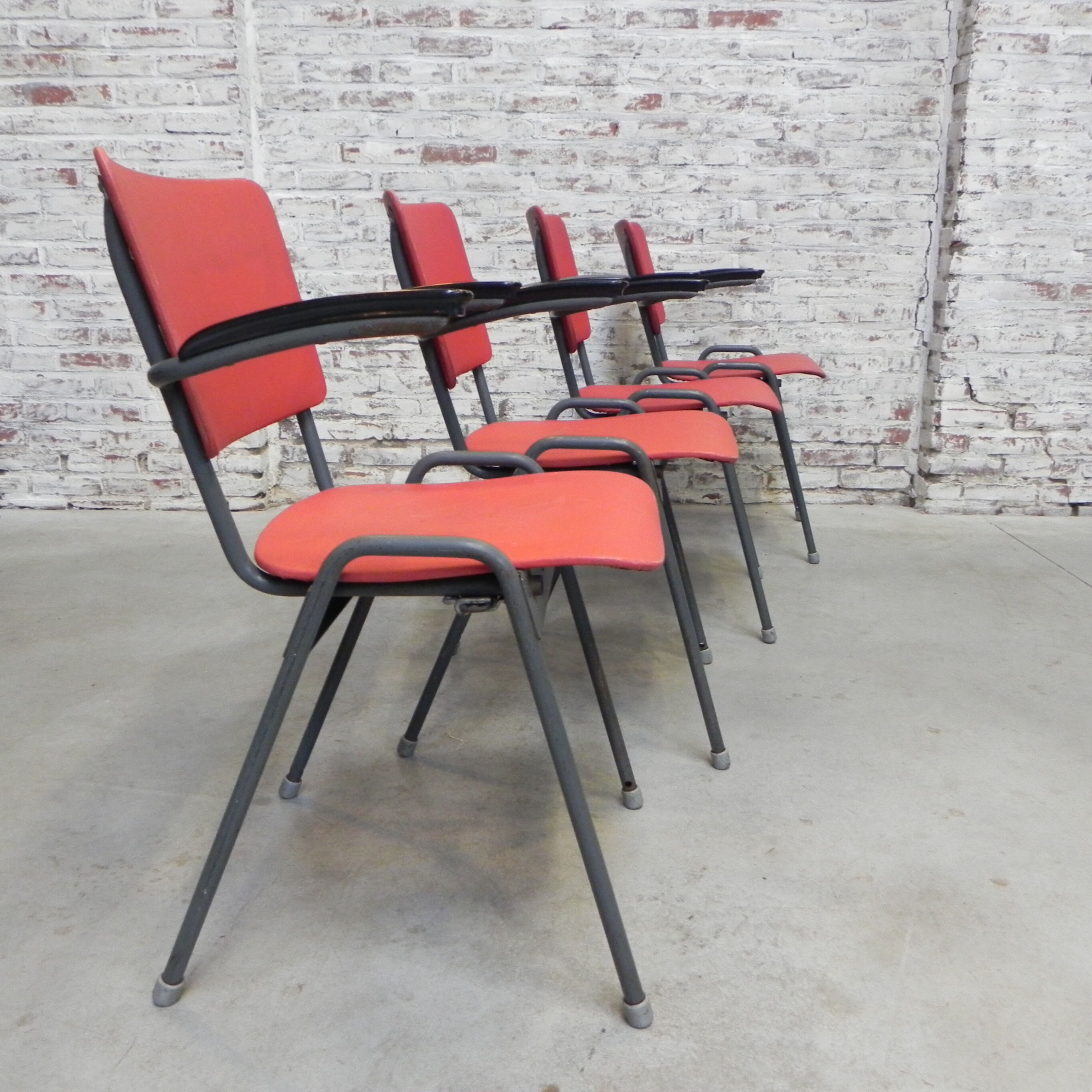 Set de 4 chaises de table vintage avec accoudoirs