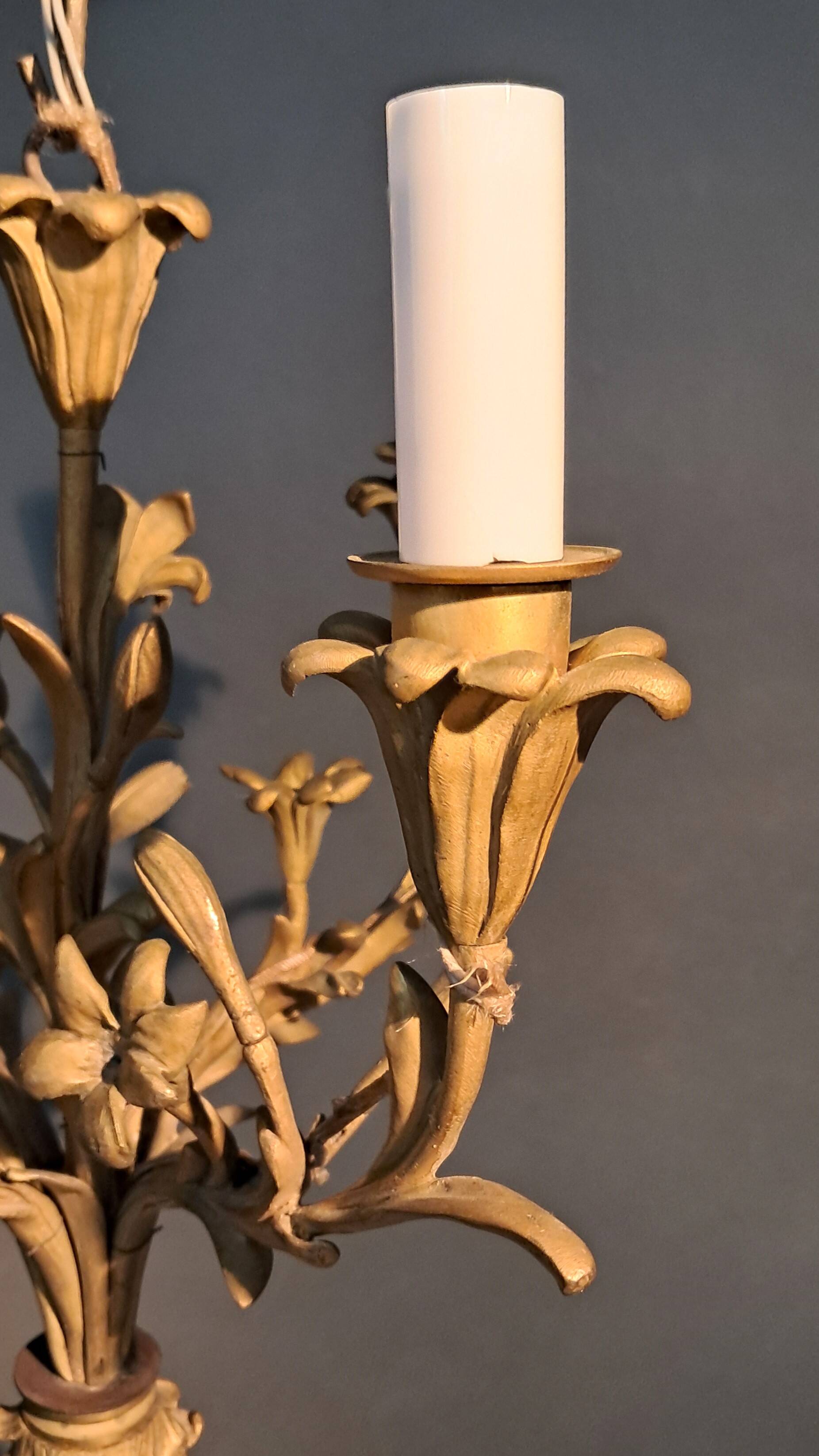 Neoclassical 4-arm gilt bronze chandelier, Circa 1940/1950.