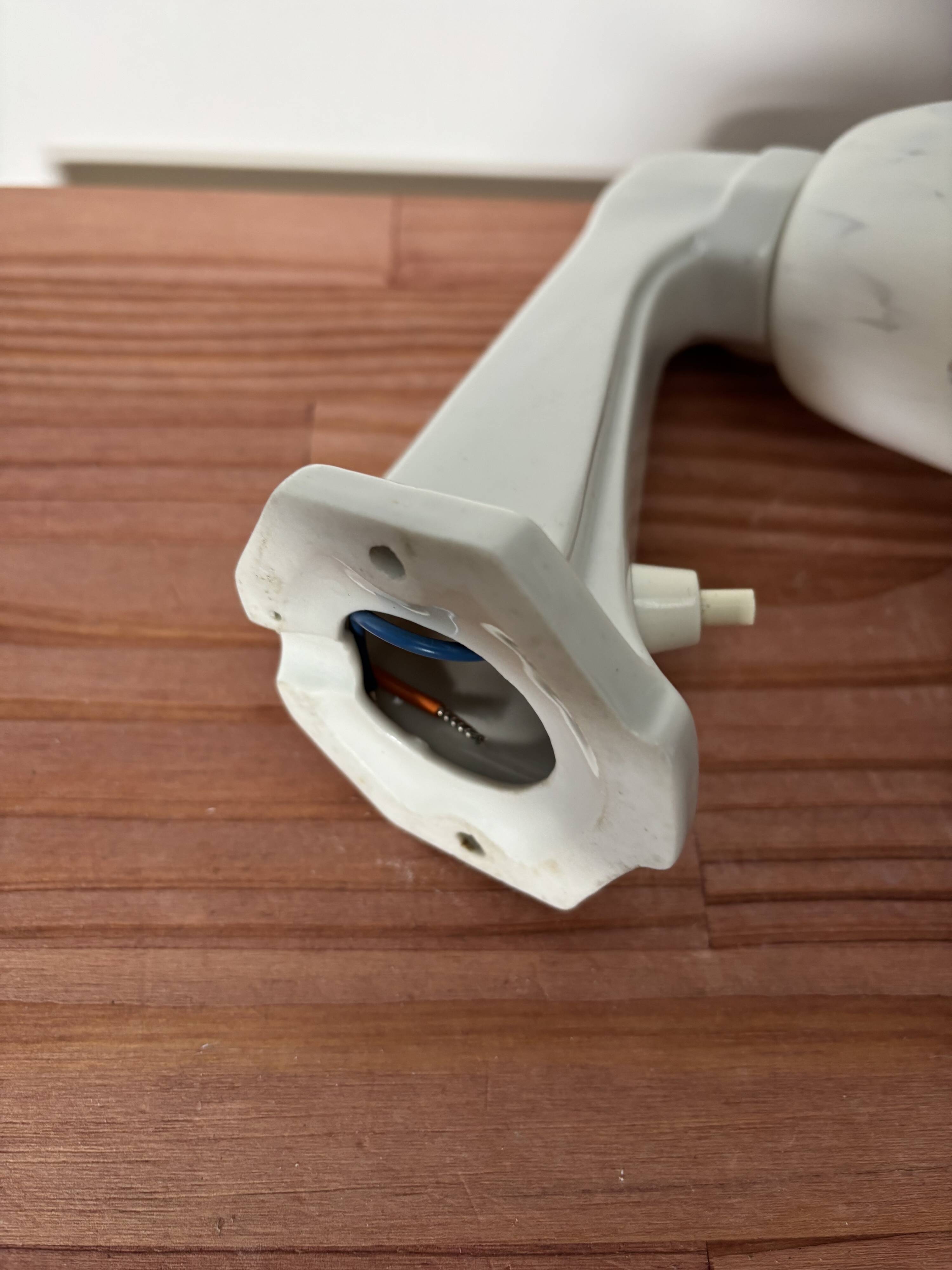 White porcelain wall lamp