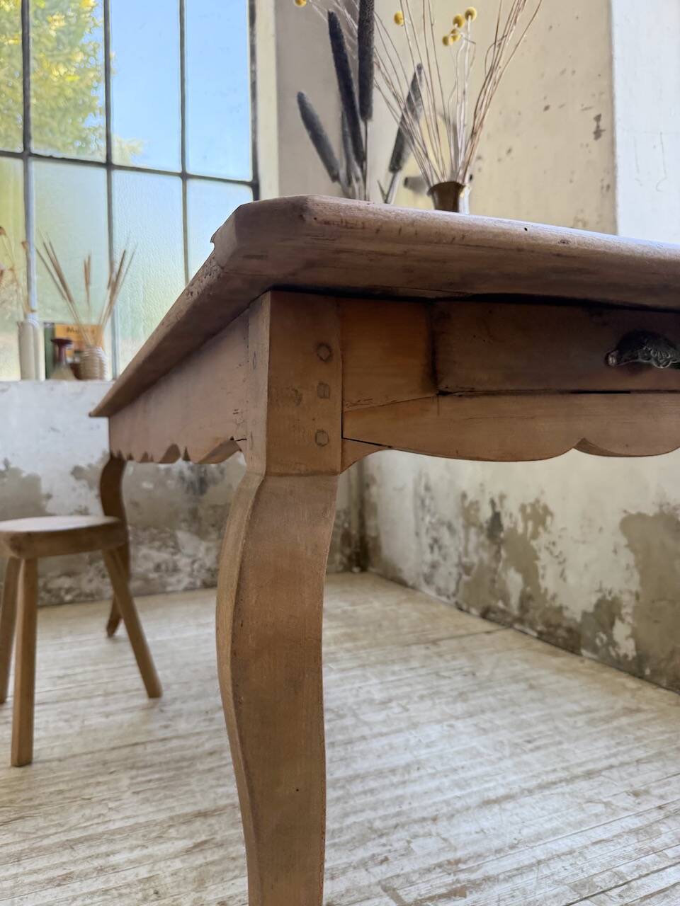 Table campagne provençale style Louis XV merisier