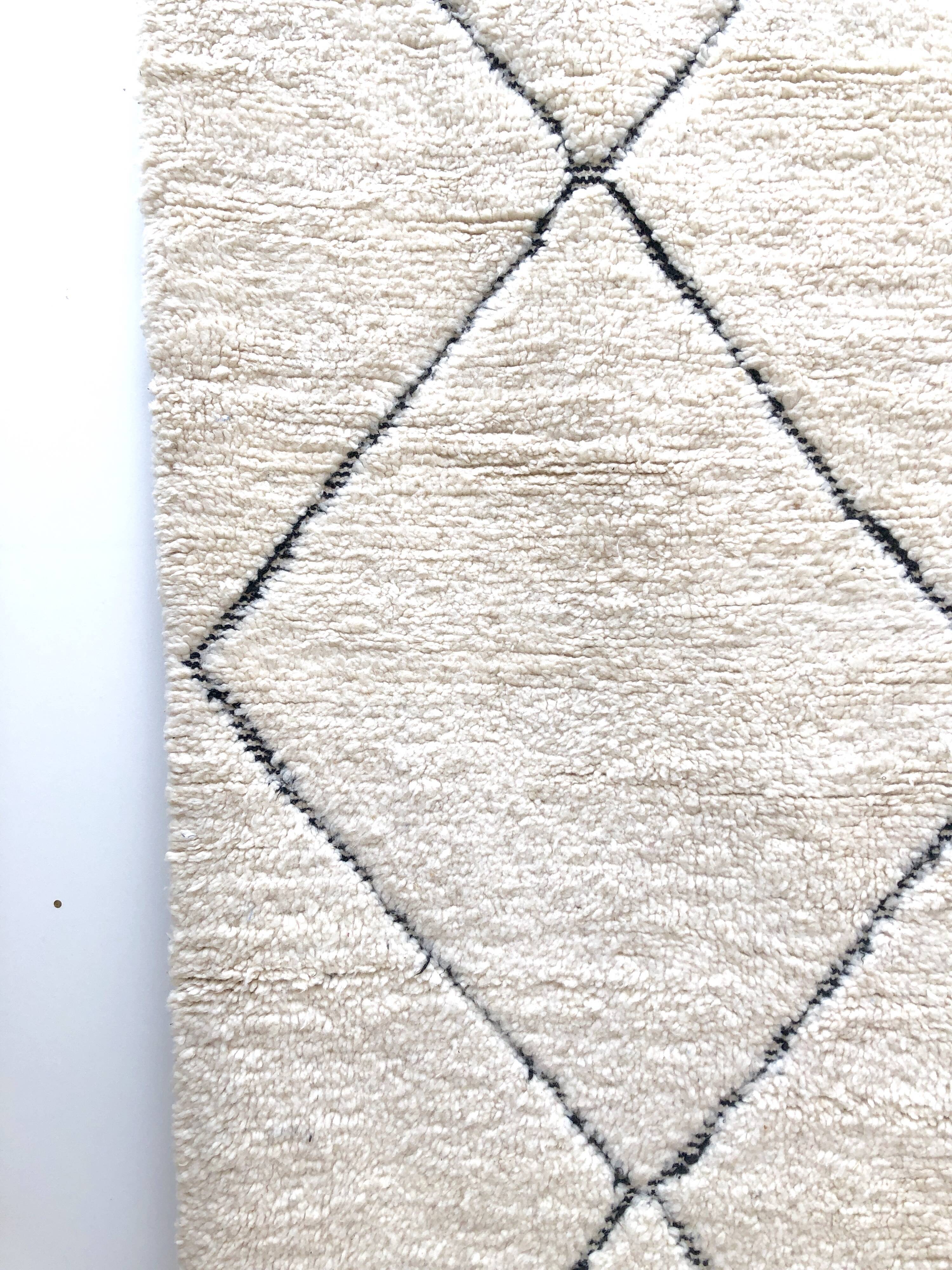 Moroccan Berber carpet Beni Ouarain new 3, 05x1, 93m