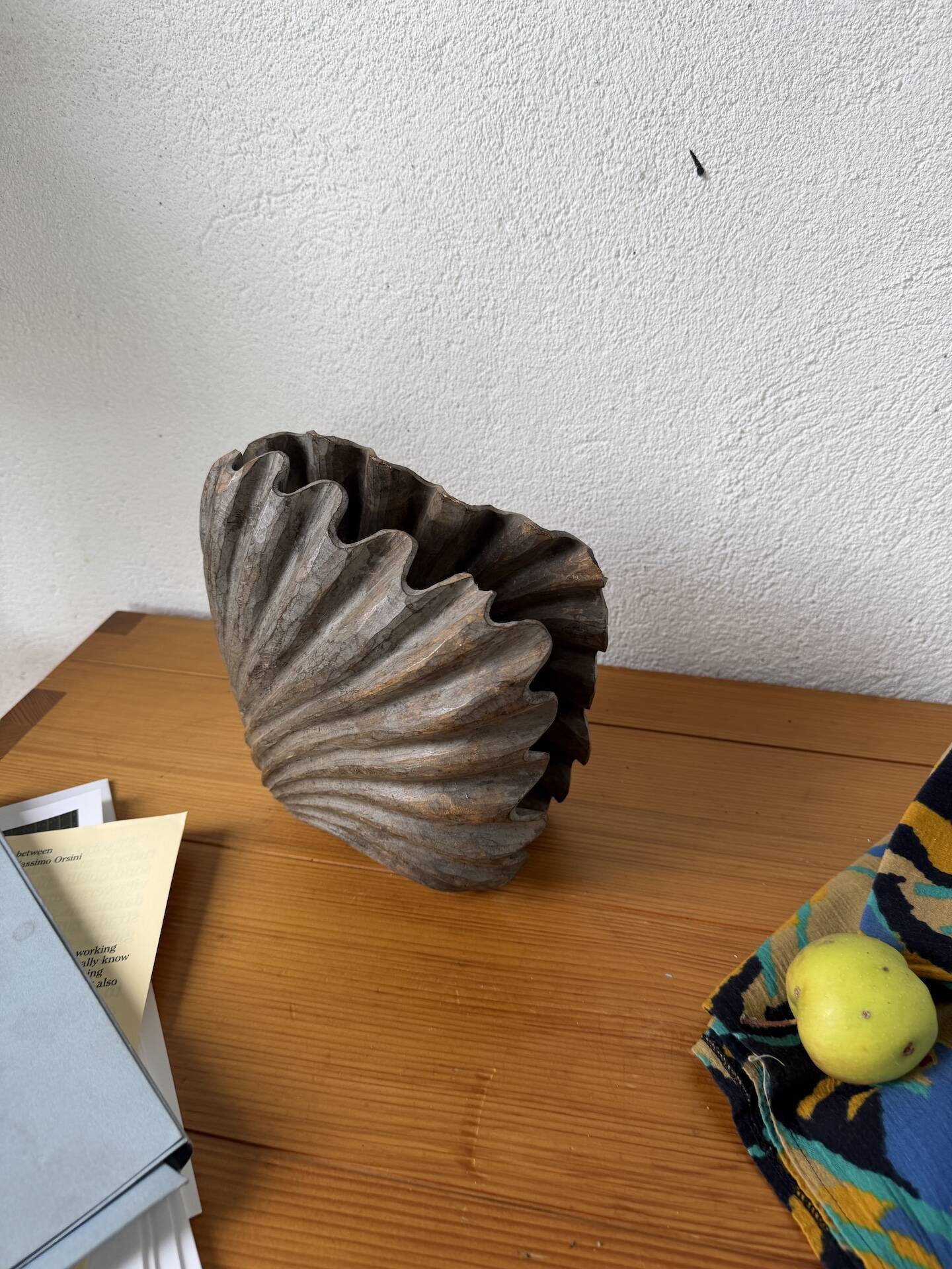 Brutalist wood shell sculpture box 1900