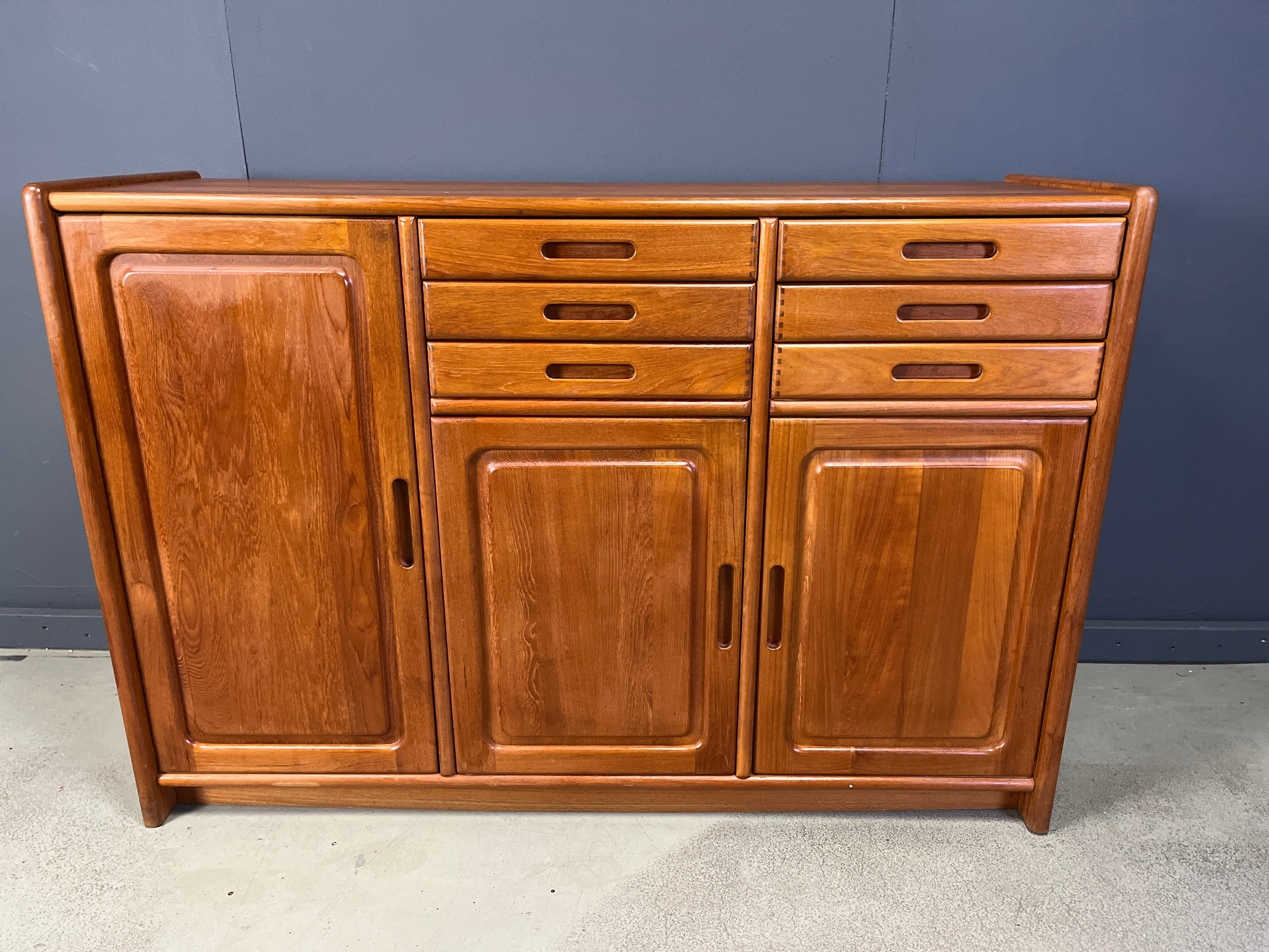 Buffet scandinave des années 1960 par Dyrlund.