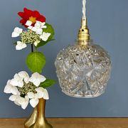 Suspension globe vintage en verre moulé