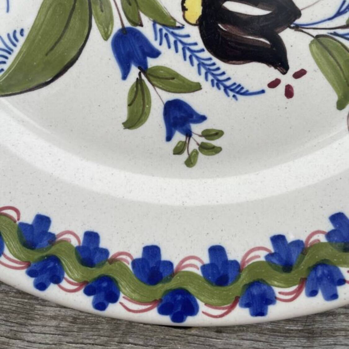 Large wall plate with flowers and bird