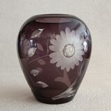 Vase olive en verre taillé