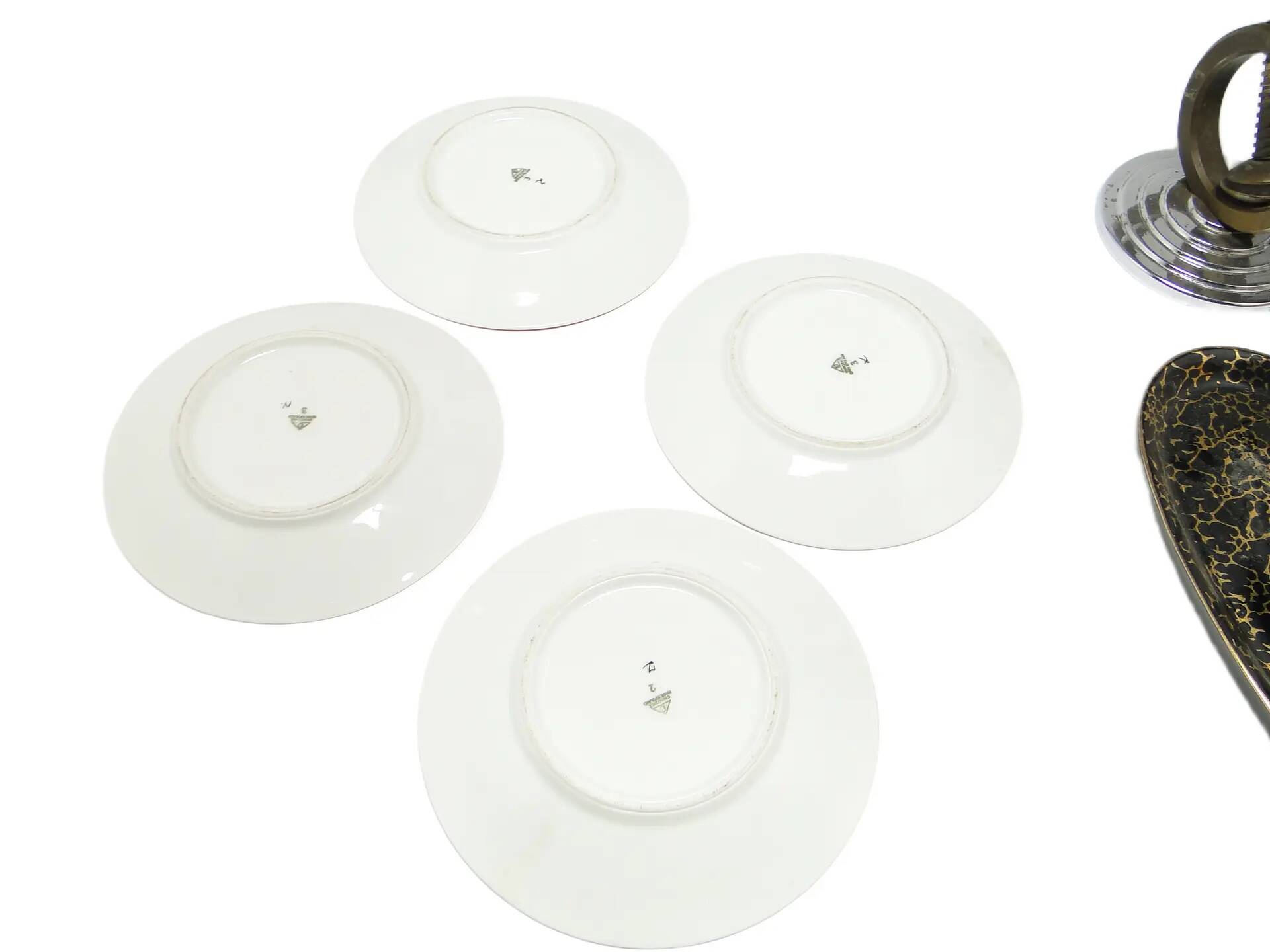 Ensemble de trois soucoupes Iza, style moderne du milieu du siècle, porcelaine, Chodzież, Pologne, années 1960.