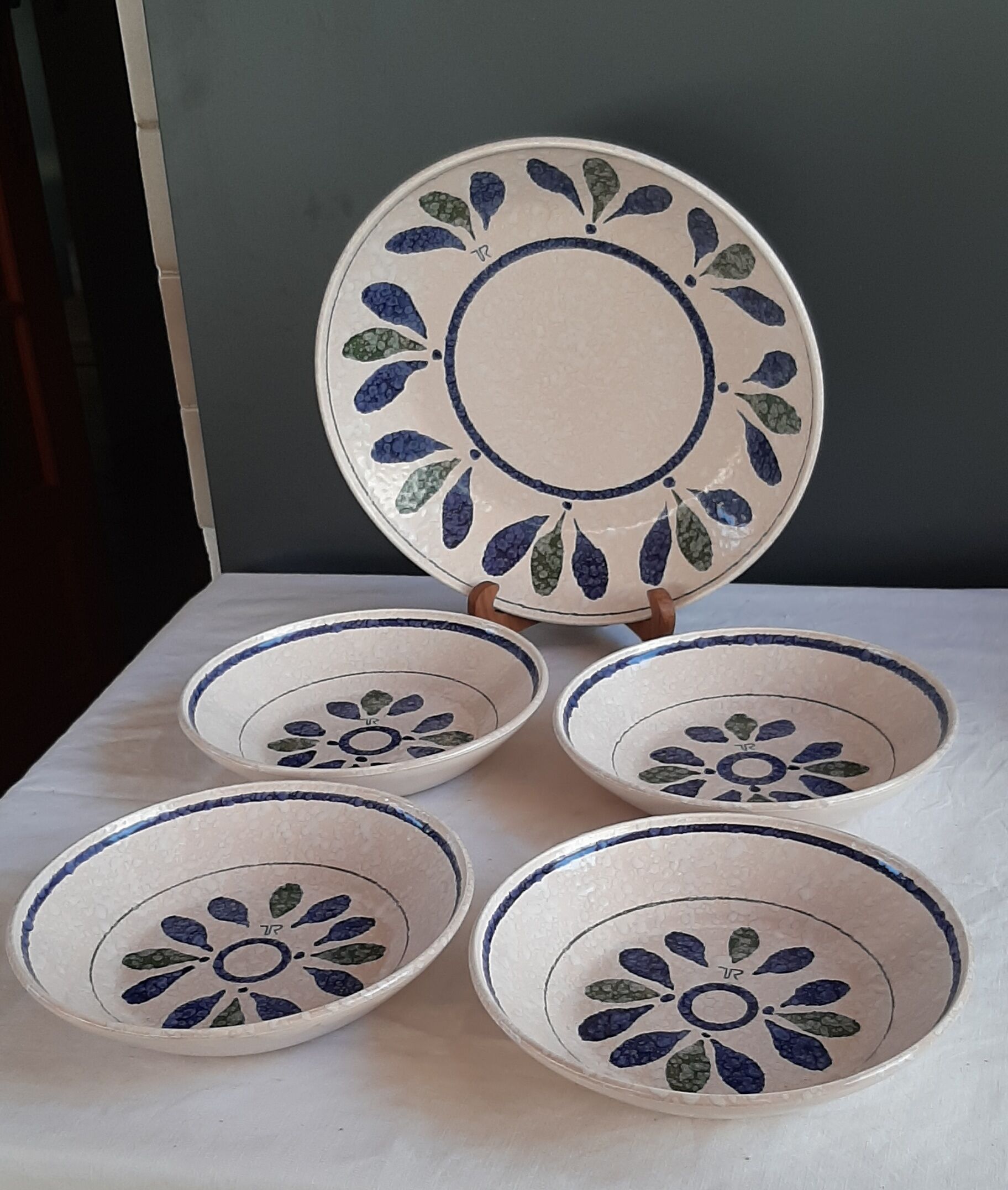Toy Riont dish and plates