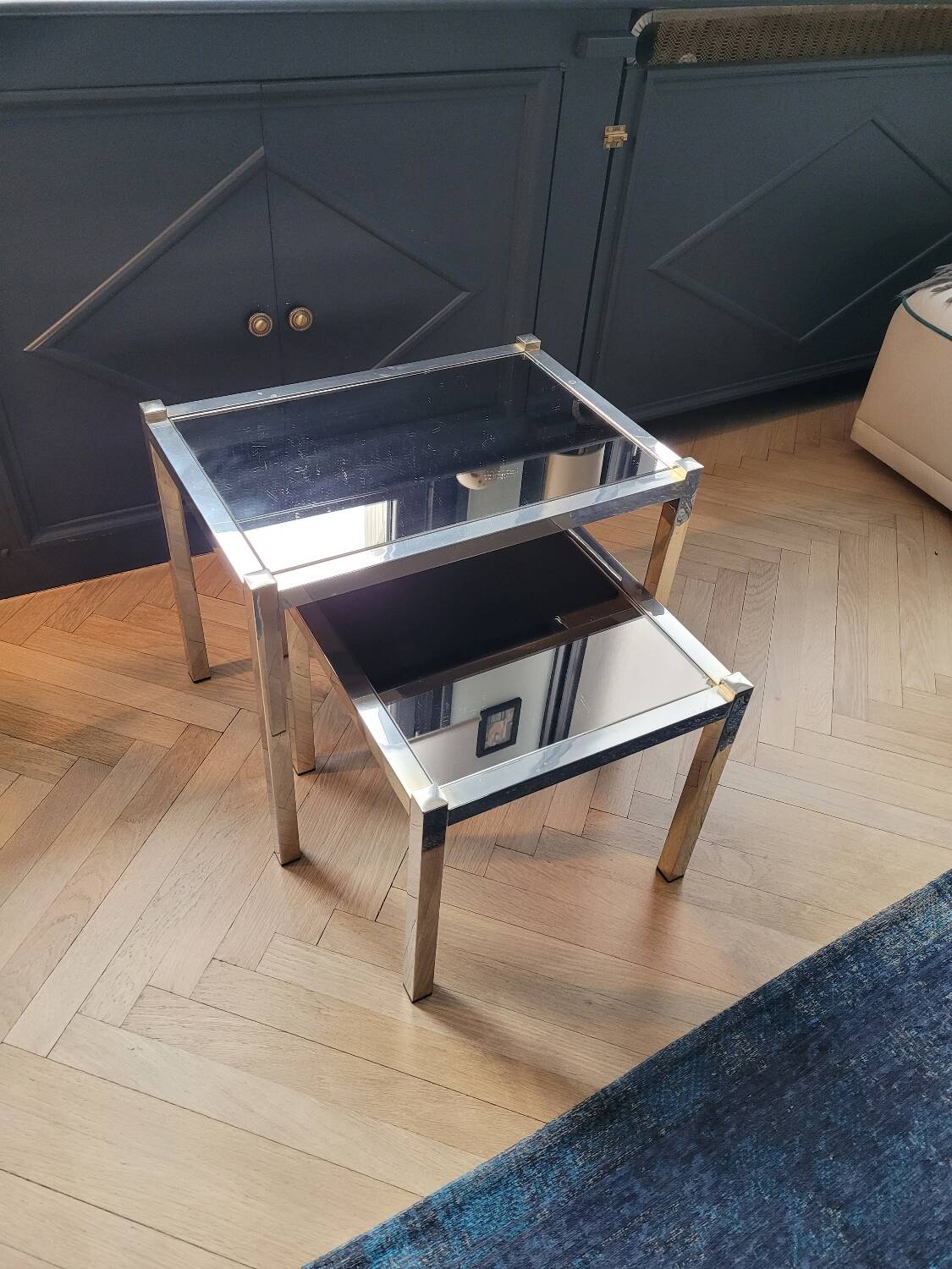 Tables gigognes en métal doré/chromé et miroir ambré