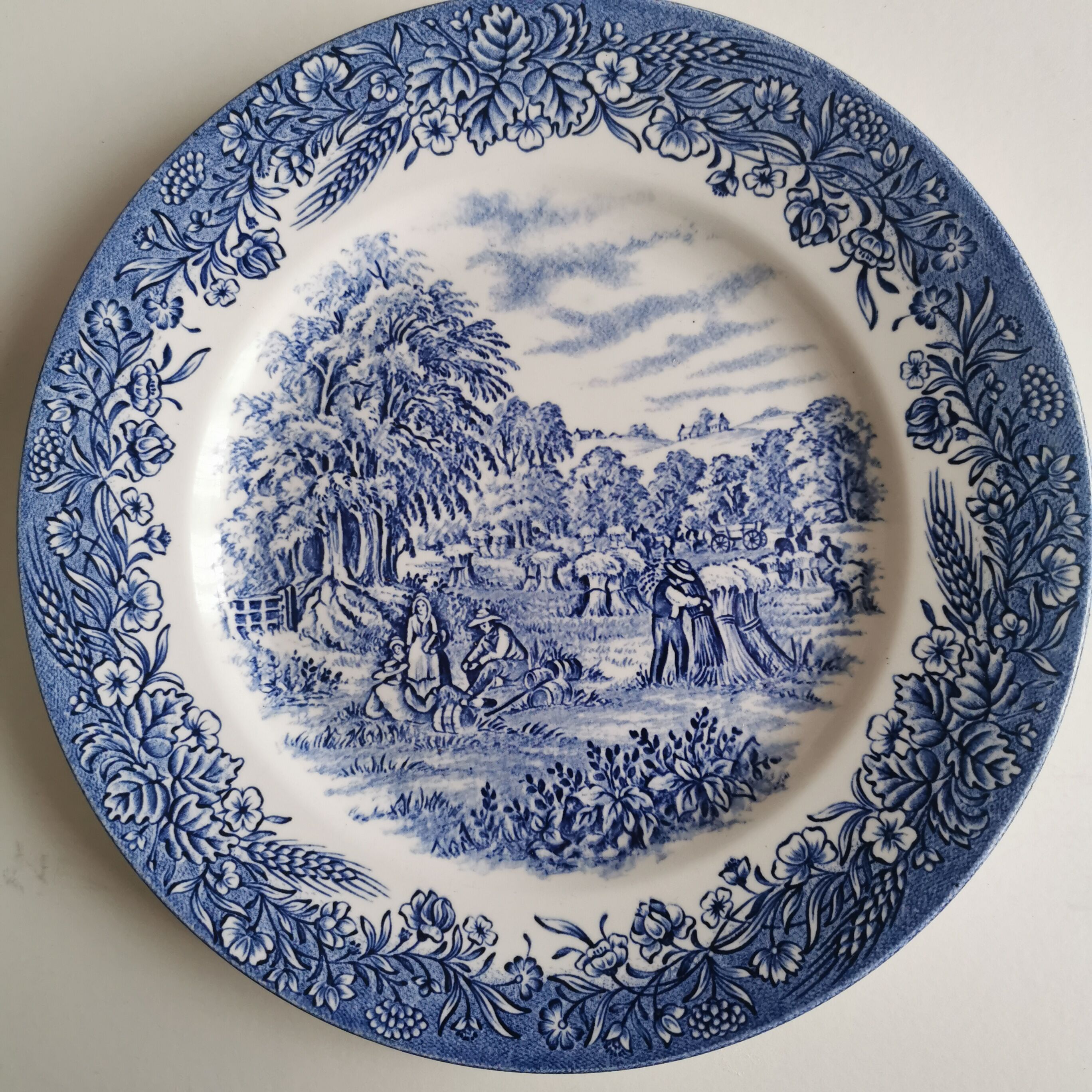 Old flat plate stamped Churchill. English manufacturing