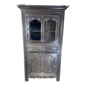 Homme debout, 2 portes,