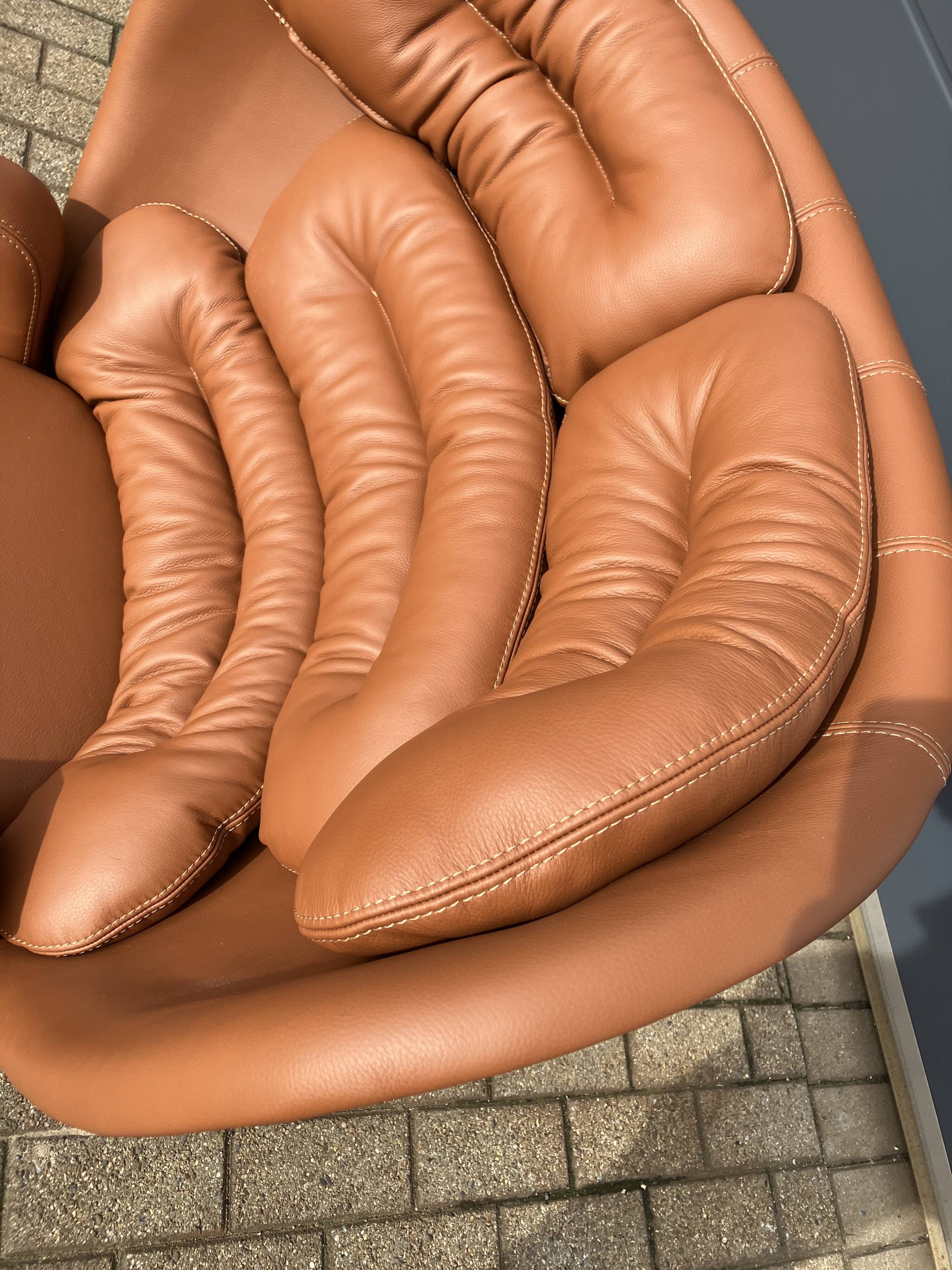 Joe Colombo Elda chair Longhi, Cognac leather in new condition!