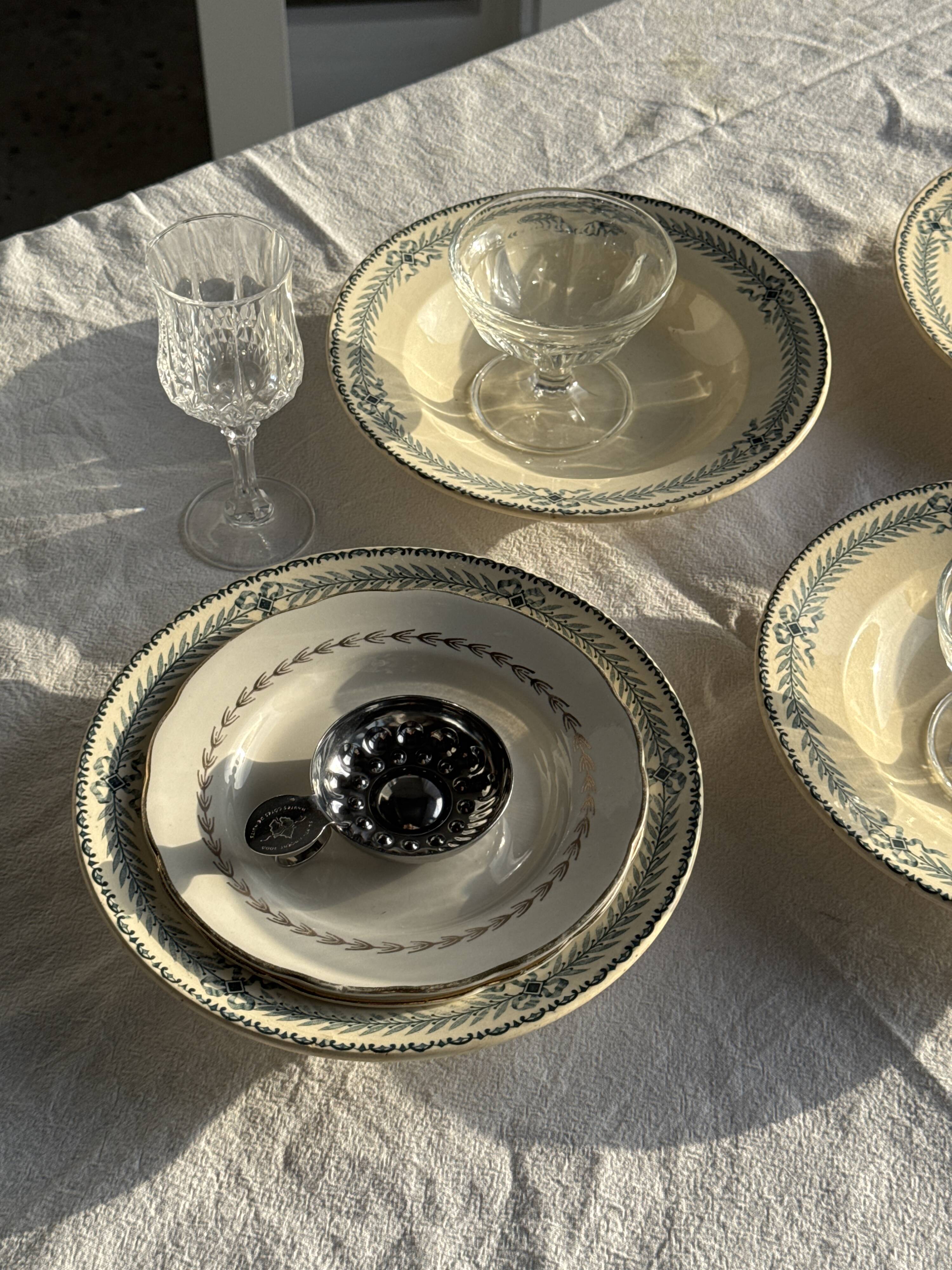 Set of 4 vintage deep plates in faience with blue decoration by Boulenger & Cie D2.
