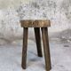 Tabouret tripode brutaliste en bois