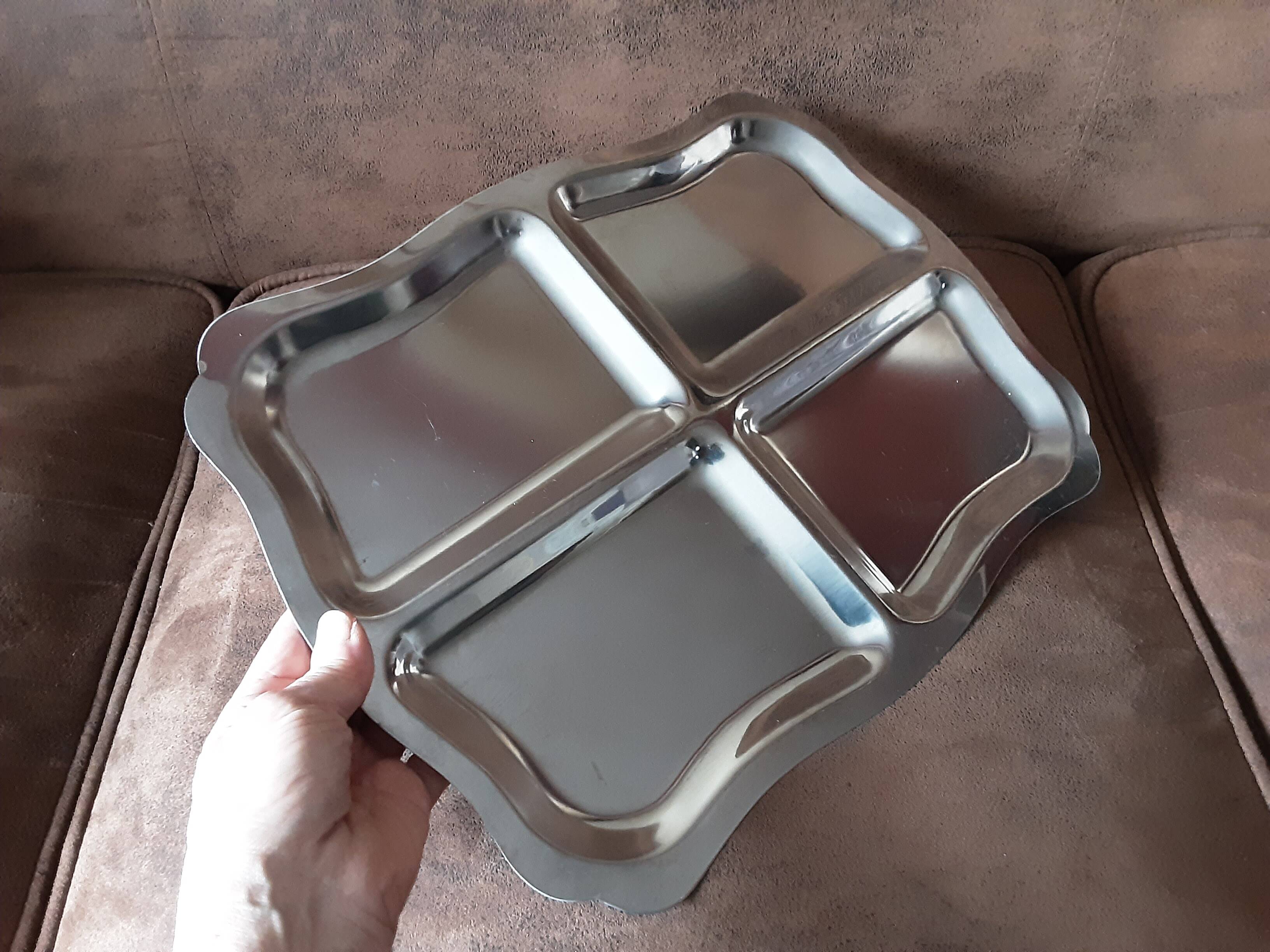 Metal compartments plateau