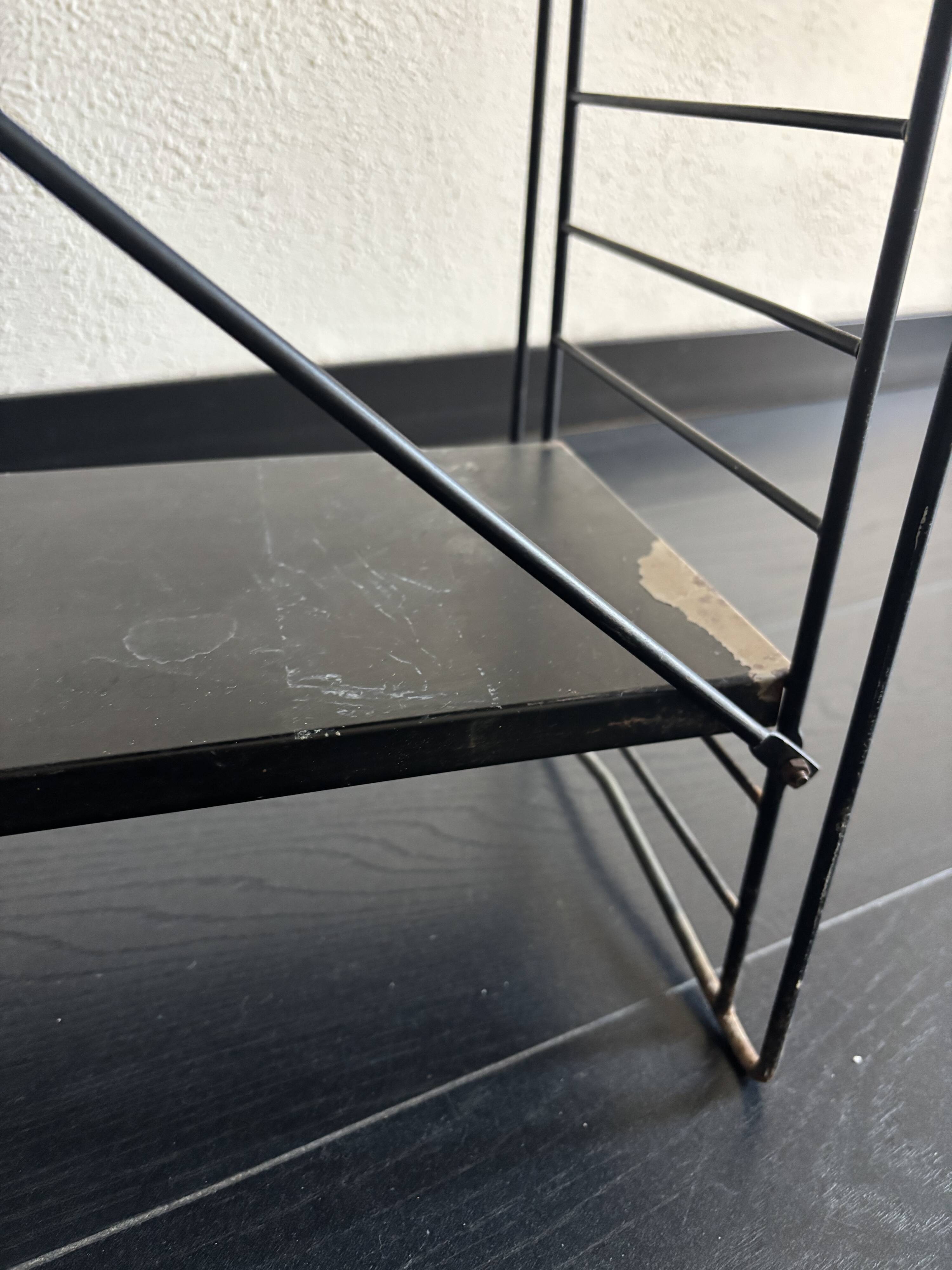 Etagère vintage 1950 tomado sur pieds design A.Dekker noire - 84 x 25 cm