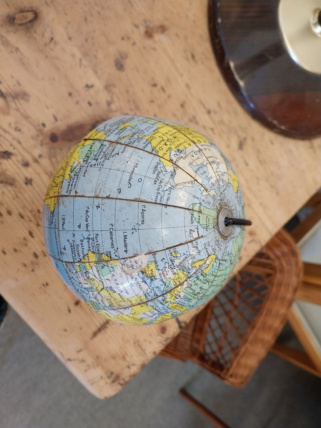 Map of the world Girard and Barrere