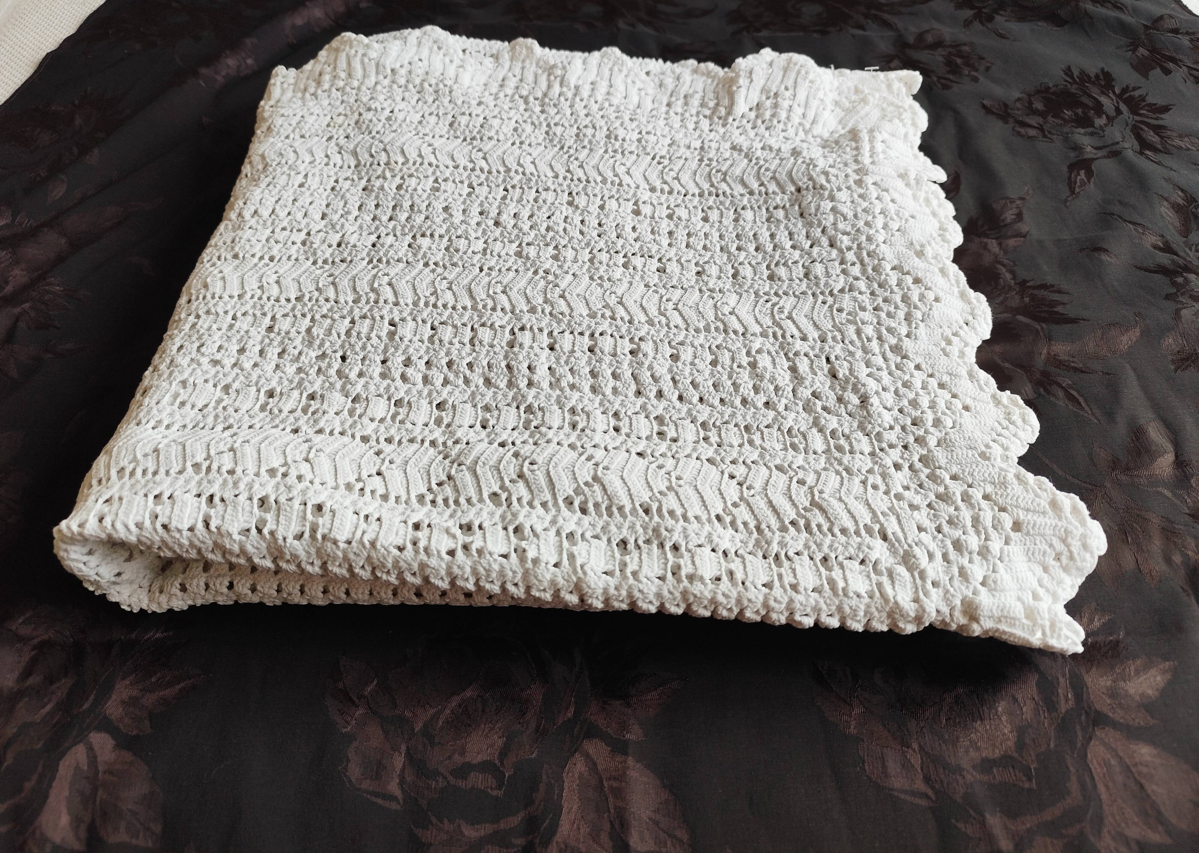 White cotton bedspread - throw with geometric chevron pattern