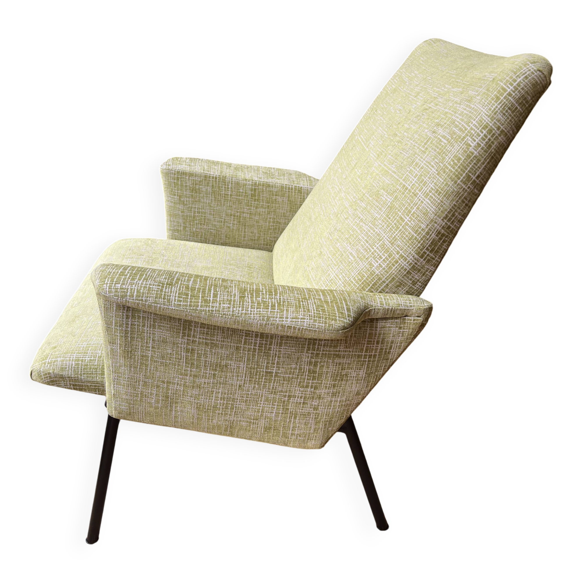 Renovated SK660 Pierre Guariche armchair