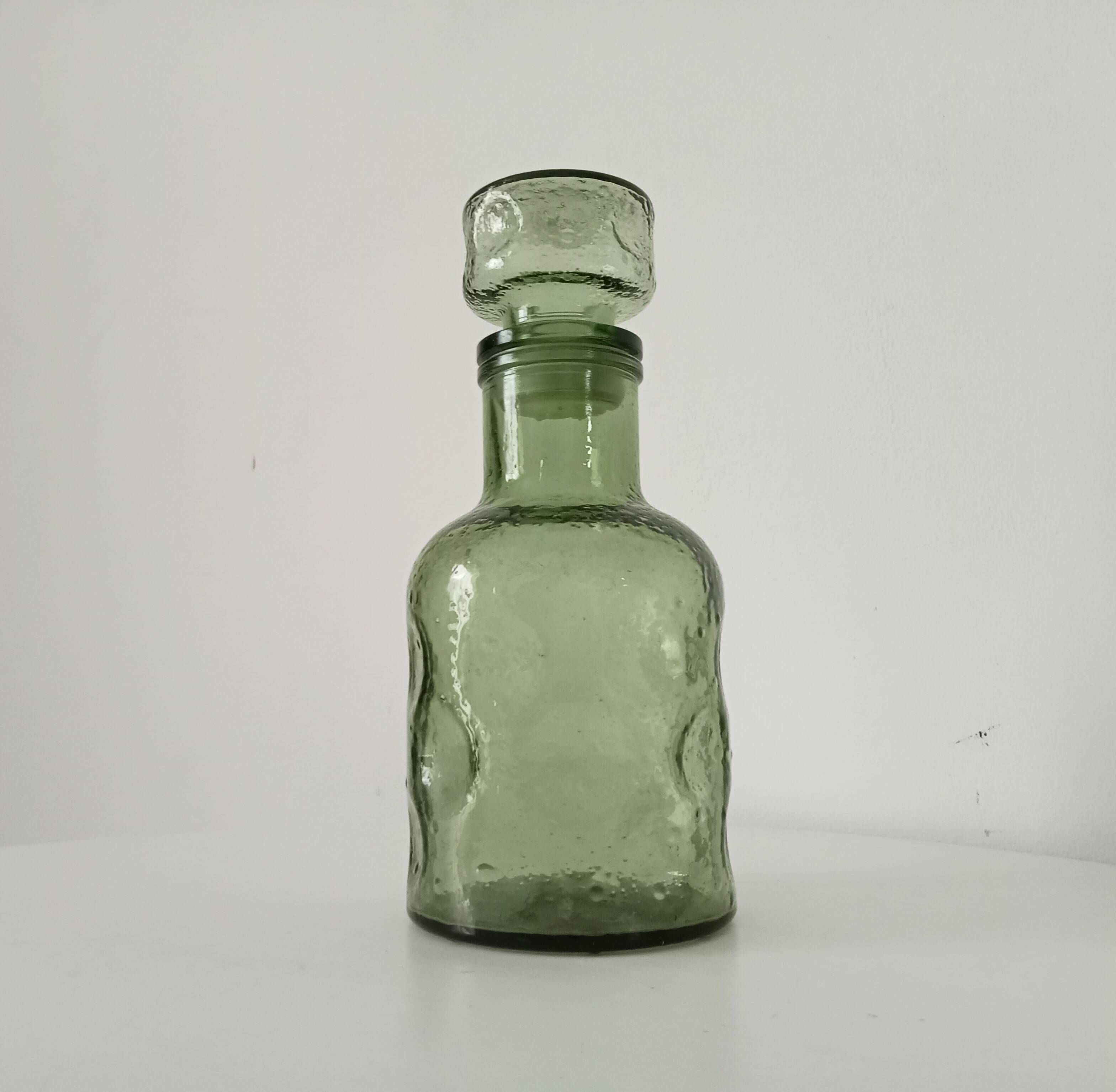 Vintage 60s carafe in bubbled molded glass