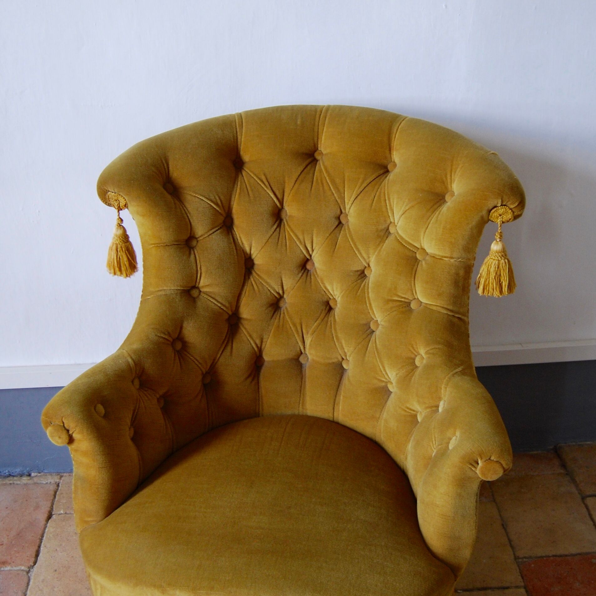 Chair yellow toad