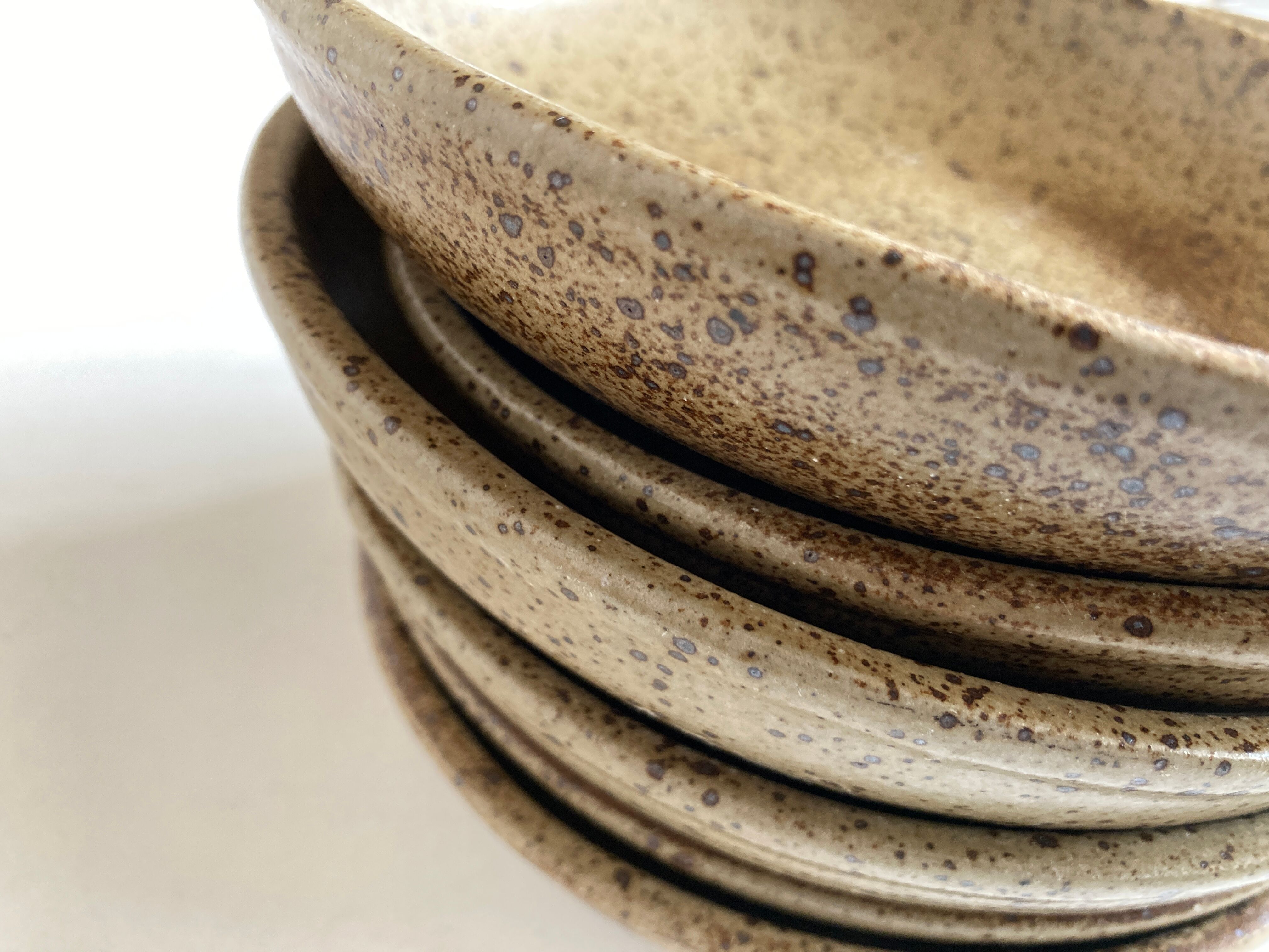 Set de 6 assiettes calotte en grès de potier