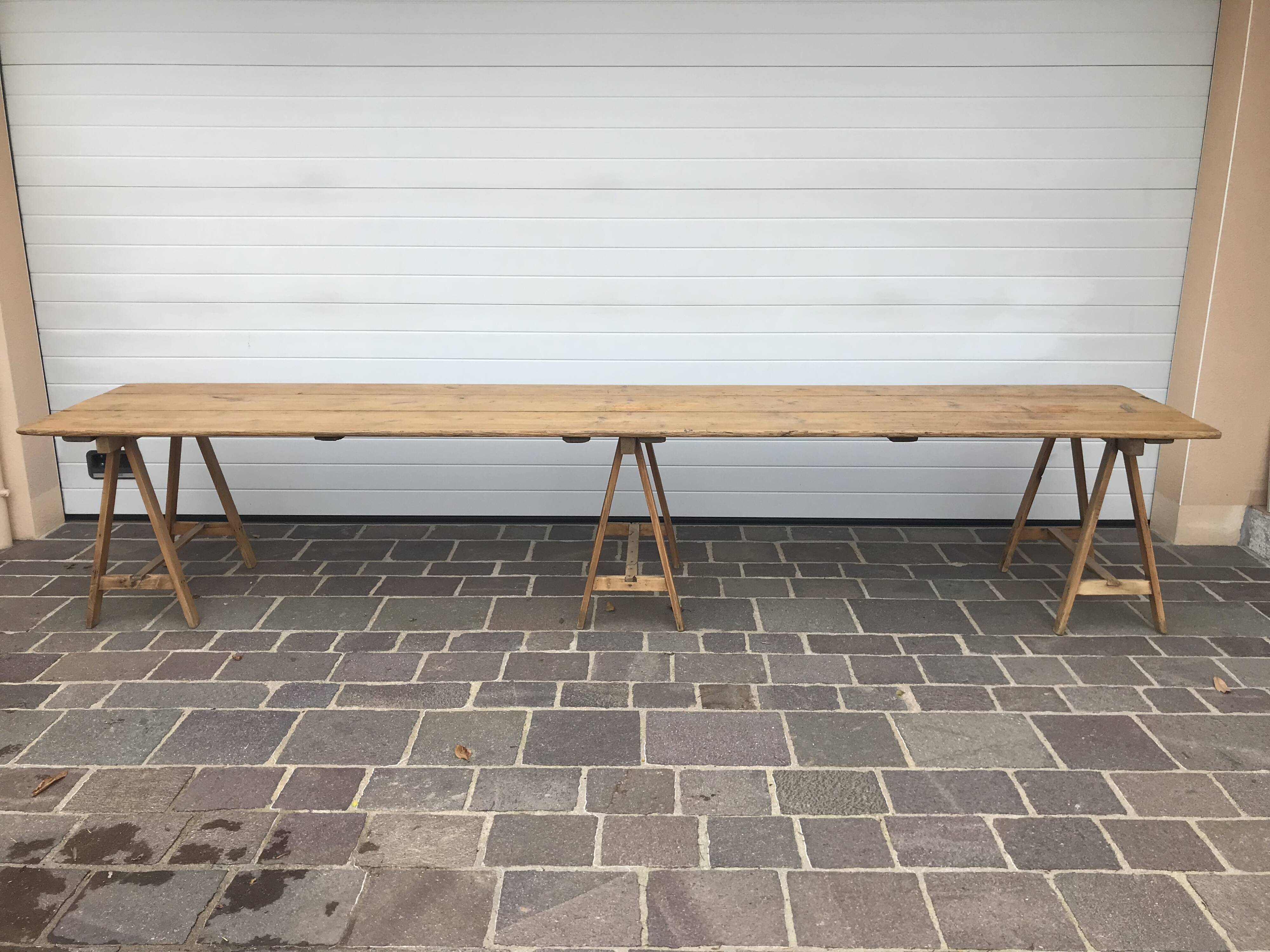 Winegrower's farm table